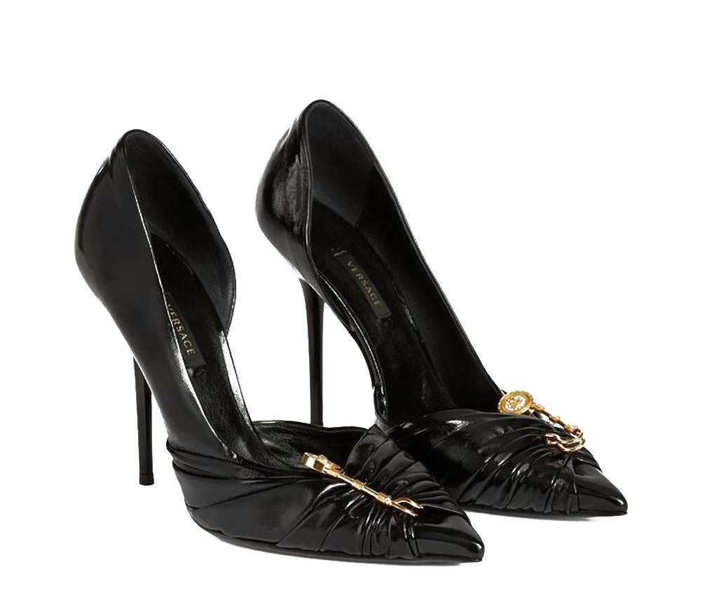 A sharp pointed construction is complemented here by the contrasting Medusa Safety Pin detail. A mainstay at Versace since 1993, the Medusa motif adds an instantly recognizable touch.
New Versace Leather High Heel Shoes Pumps 
Designer size 41 - US