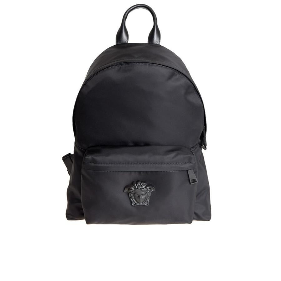 New Versace Black Medusa Head Nylon Backpack Rucksack Bag

Authenticity Guaranteed

DETAILS
Brand: Versace
Condition: Brand new
Gender: Unisex
Category: Backpack
Color: Black
Material: Nylon
Medusa head logo plaque
Embroidered greca pattern on