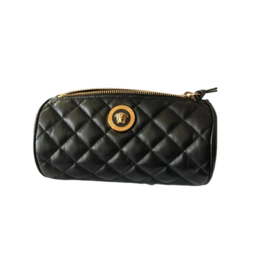 NEU NEW Versace Schwarz Medusa Kopf gesteppt Leder Zylinder Pouch Clutch Tasche Damen im Angebot