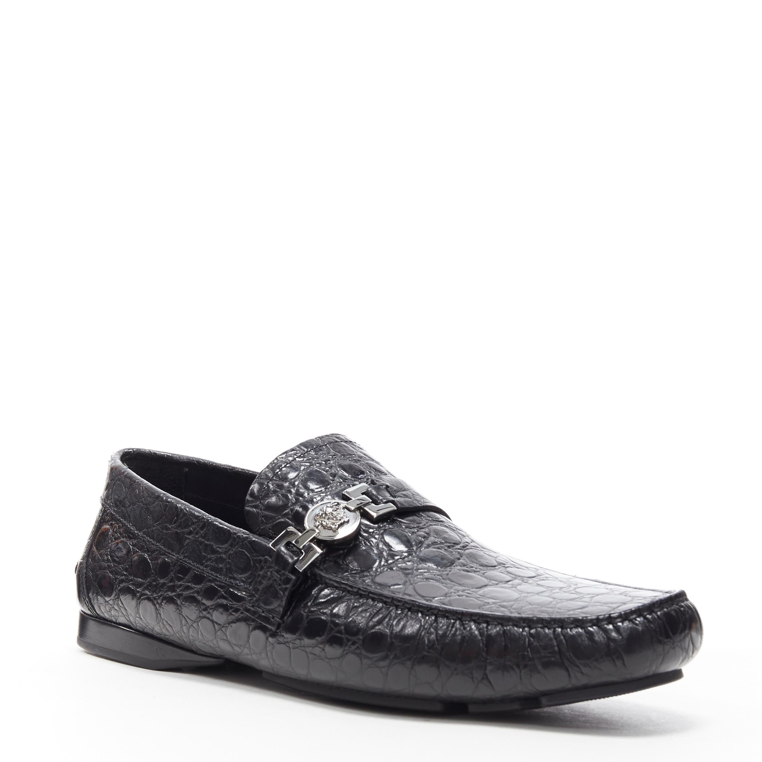 new VERSACE black mock croc leather silver Medusa strapped car shoe loafer EU44
Brand: Versace
Designer: Donatella Versace
Model Name / Style: Car shoes
Material: Leather; calf leather
Color: Black
Pattern: Solid
Closure: Slip on
Lining material: