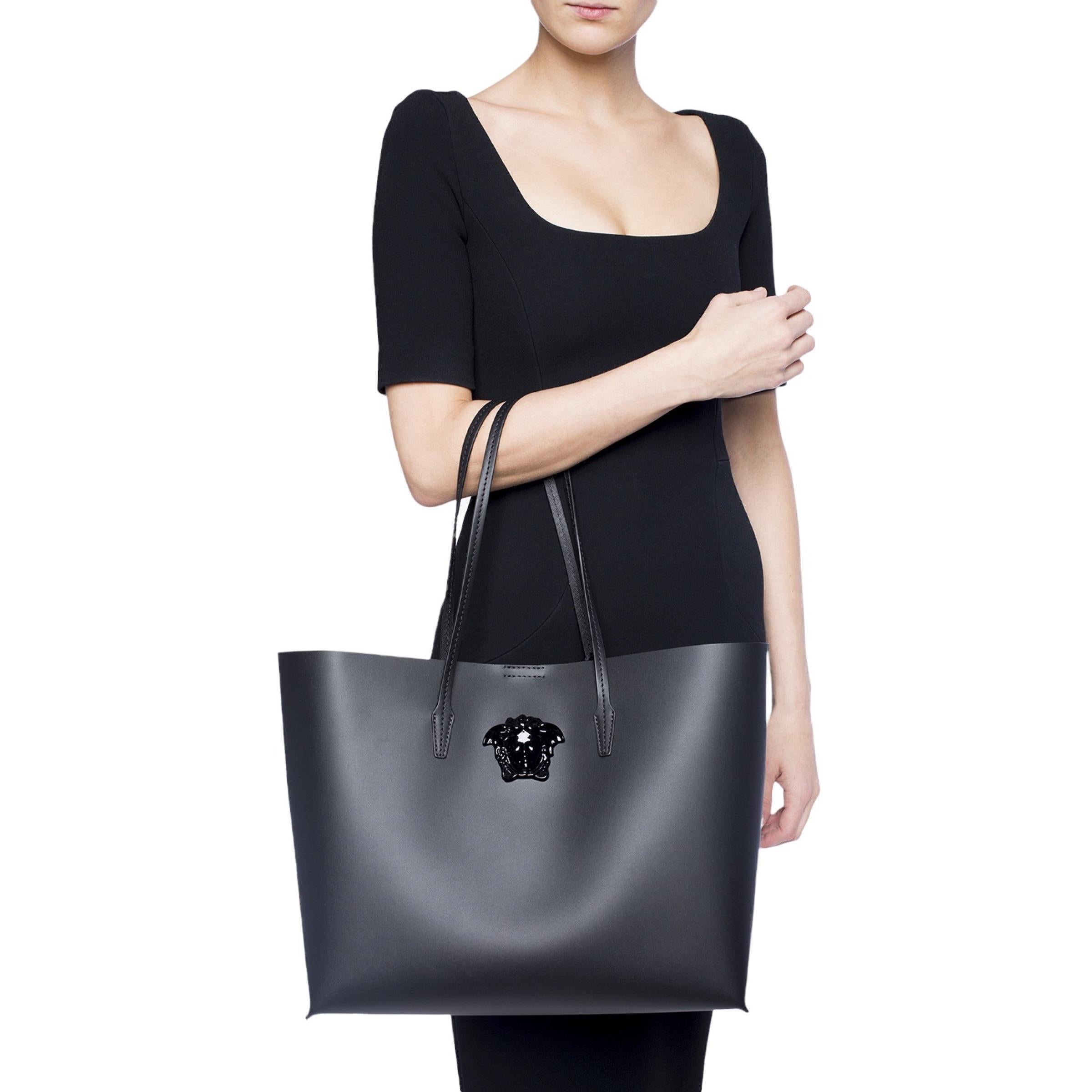 NEU Versace Schwarze Saffiano Palazzo Medusa Kopf Leder Shopper Umhängetasche im Angebot 10