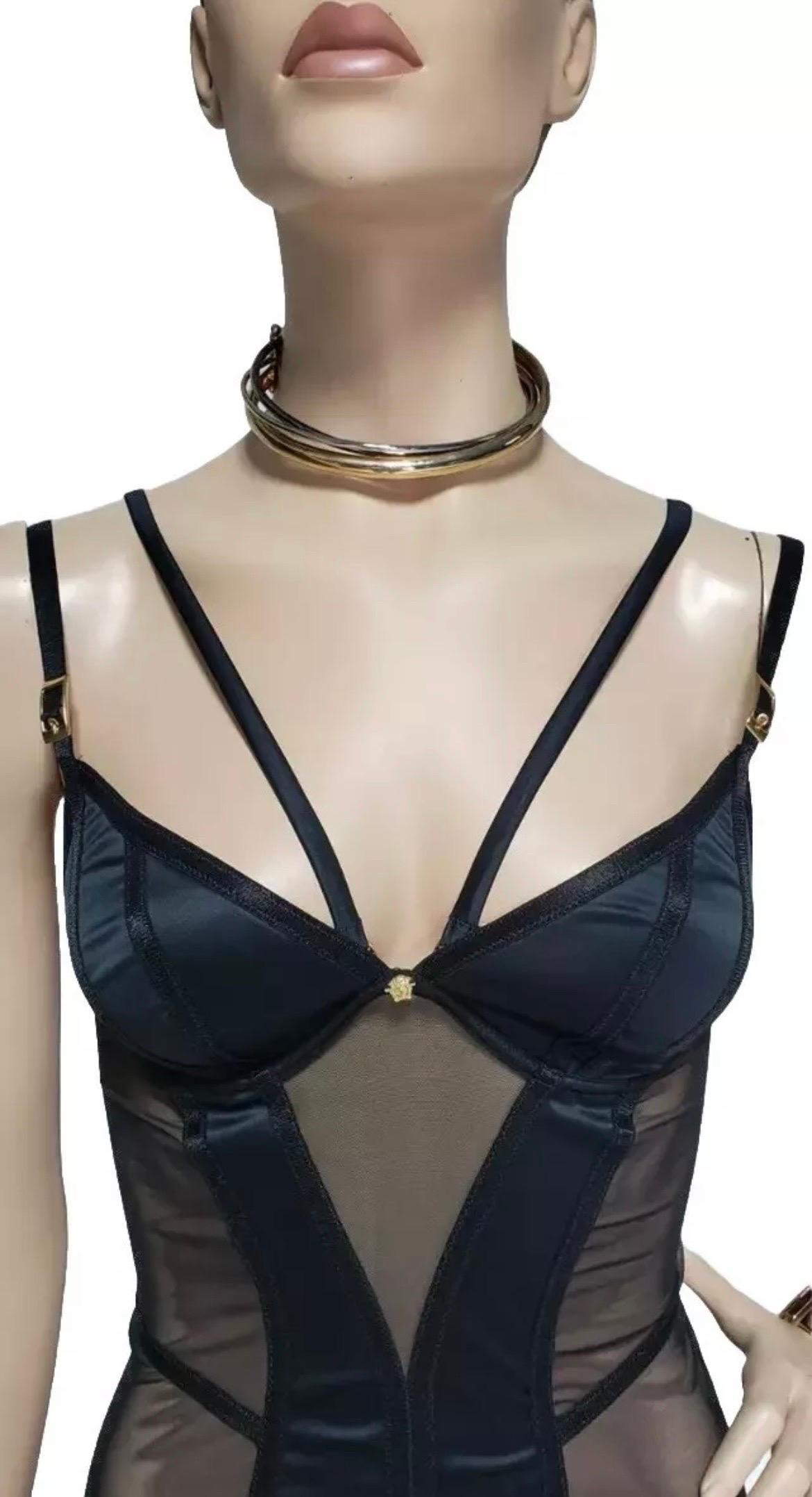 New Versace Abito Negligee in raso nero XS In condizioni Nuovo in vendita a Montgomery, TX