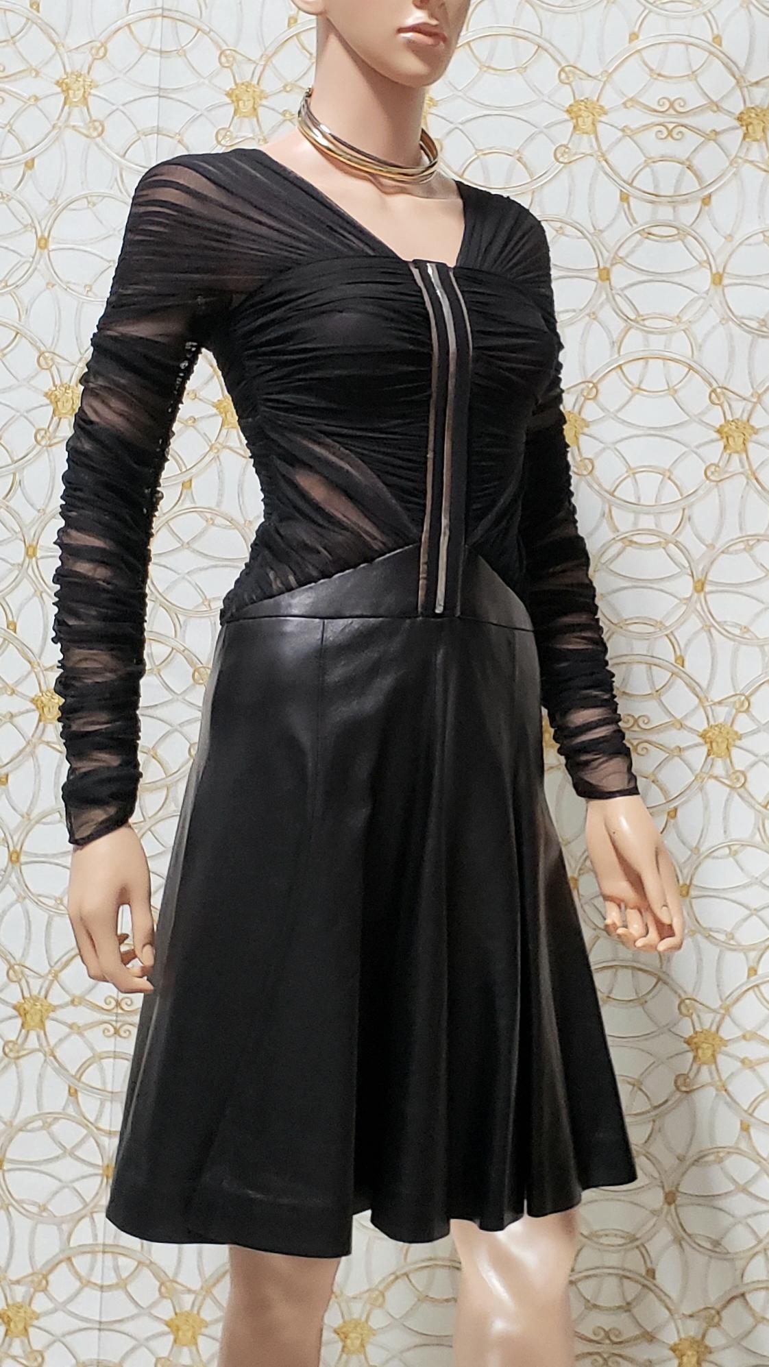 Nouveau VERSACE ROBE EN TULLE ET CUIR NOIR 40 - 4 en vente 3