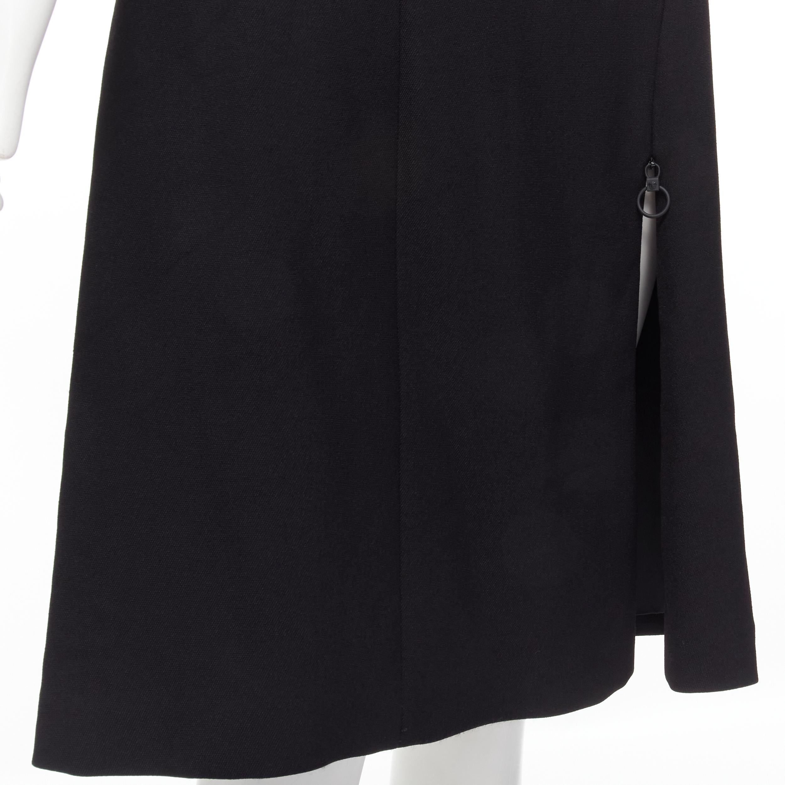 Neu VERSACE Schwarzes Kleid aus Wollkrepp mit Medusa-Ring und unregelmäßigem Reißverschlussdetail IT38 S im Angebot 6