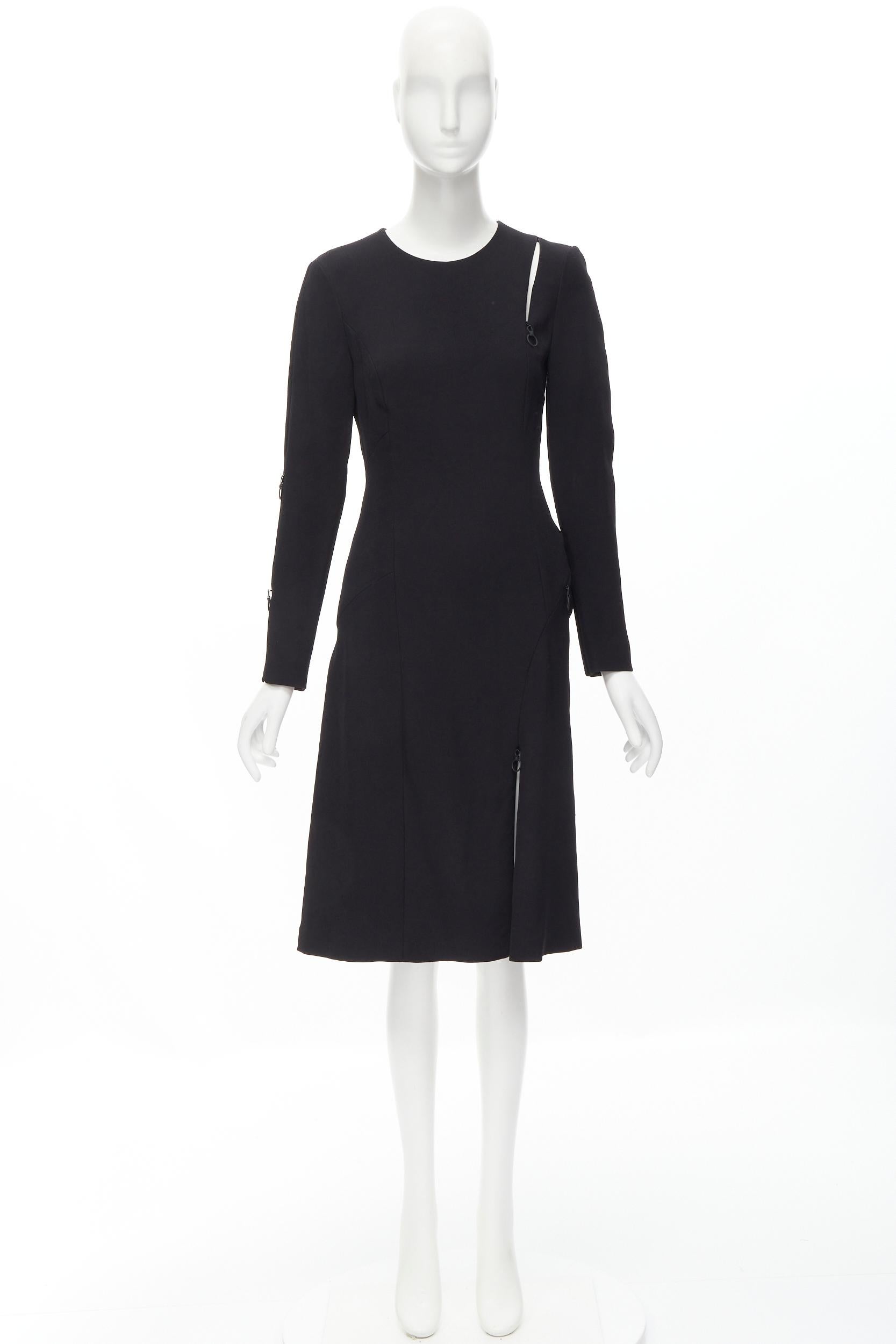 Neu VERSACE Schwarzes Kleid aus Wollkrepp mit Medusa-Ring und unregelmäßigem Reißverschlussdetail IT38 S im Angebot 8