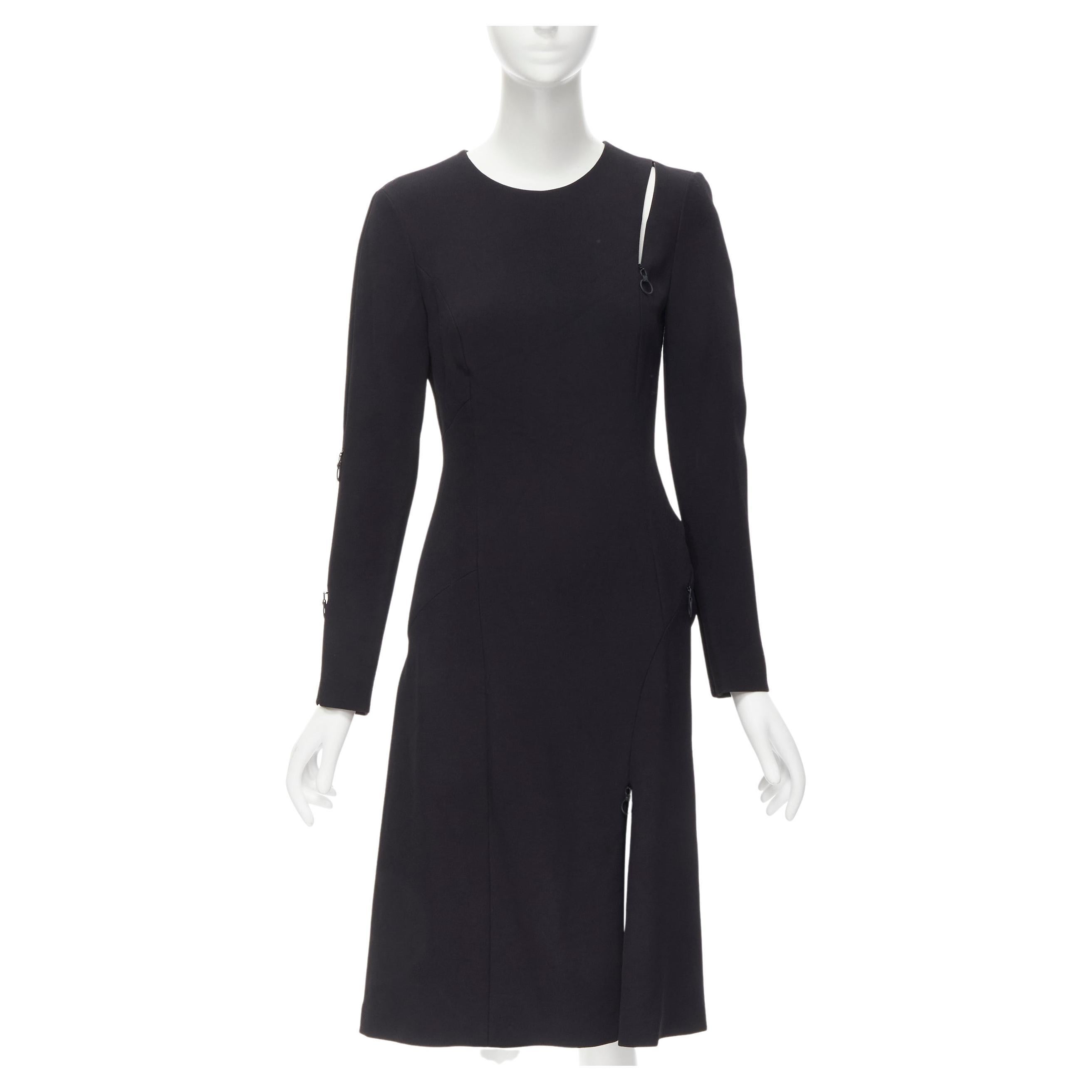 Neu VERSACE Schwarzes Kleid aus Wollkrepp mit Medusa-Ring und unregelmäßigem Reißverschlussdetail IT38 S im Angebot