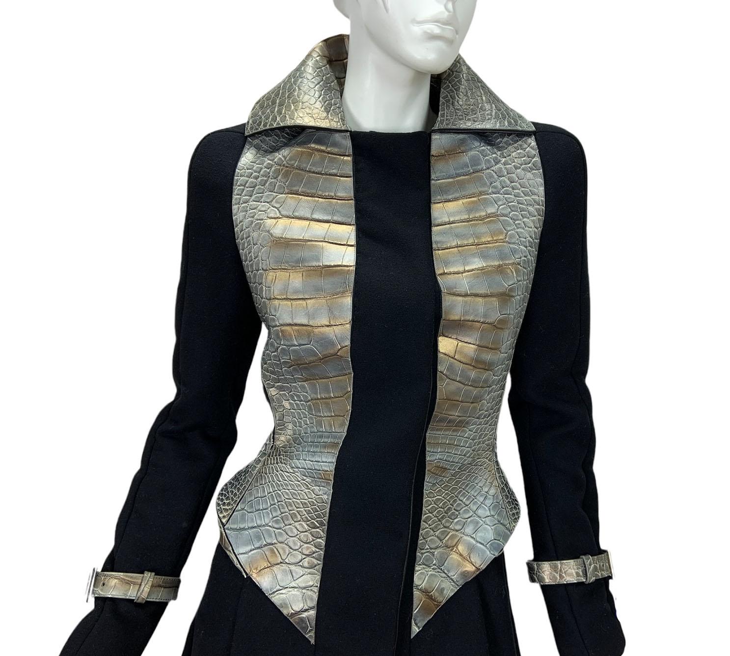 Women's New Versace Black Wool Leather Crocodile Pattern Fitted Coat It 38 - US 4 For Sale