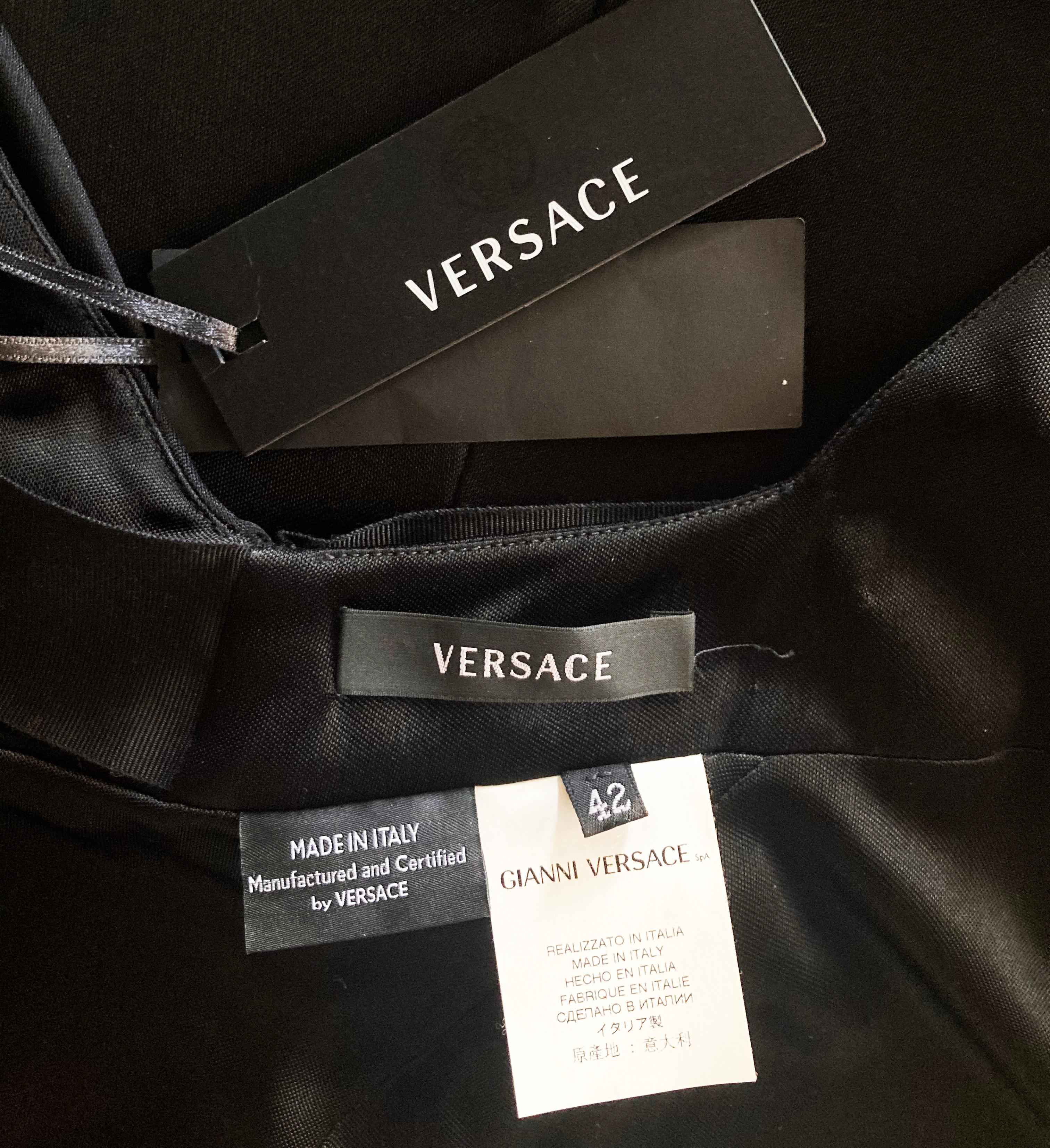 VERSACE BLACK VISCOSE LONG GOWN DRESS with OPEN BACK 42 - 6 For Sale 12