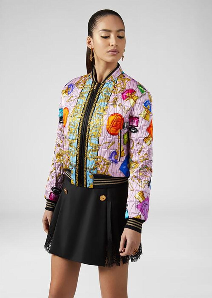 New VERSACE BLONDE PRINT SATIN BOMBER JACKET 38 - 2 In New Condition For Sale In Montgomery, TX