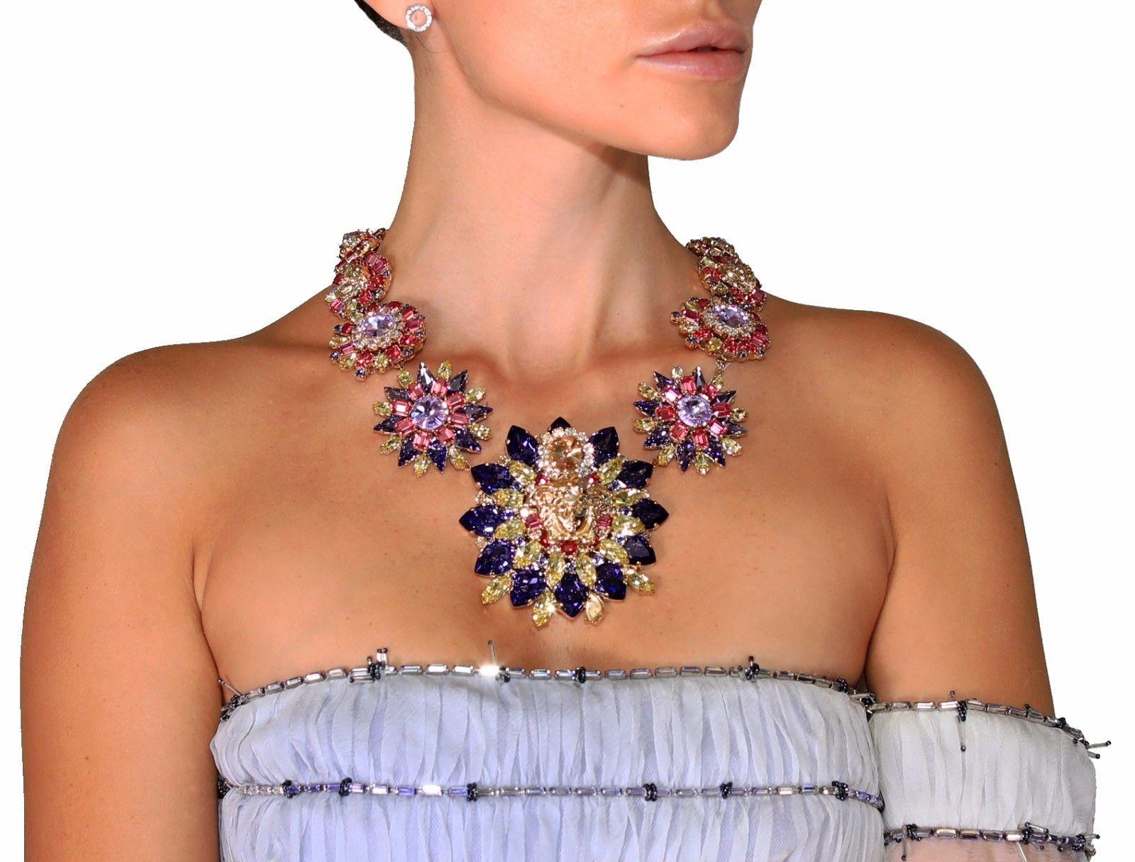 New Versace Blooming Medusa Crystal Necklace as seen on Donatella @ '19 Met Gala For Sale 1