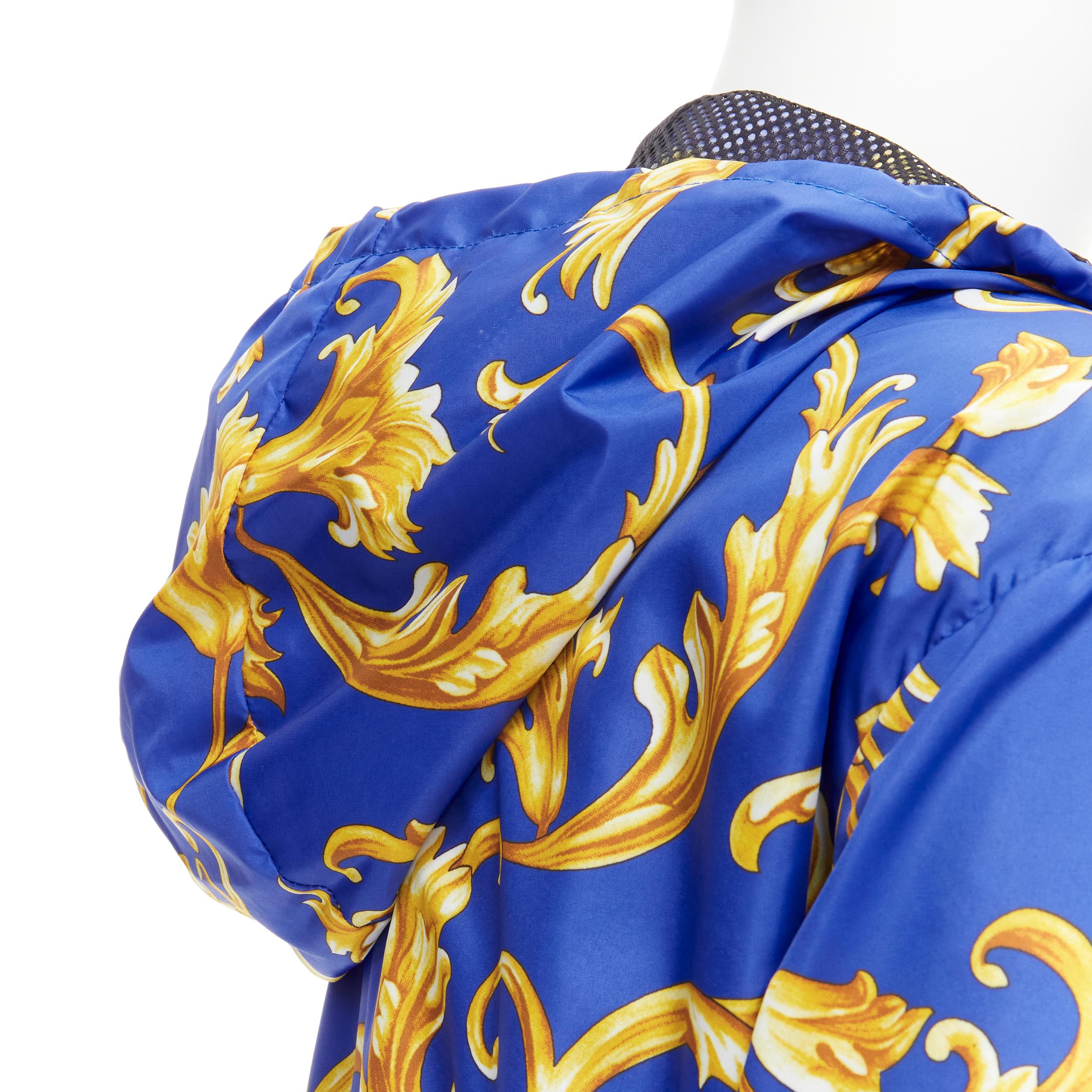 new VERSACE blue gold Barocco Istante print nylon windbreaker jacket IT52 XL In New Condition For Sale In Hong Kong, NT