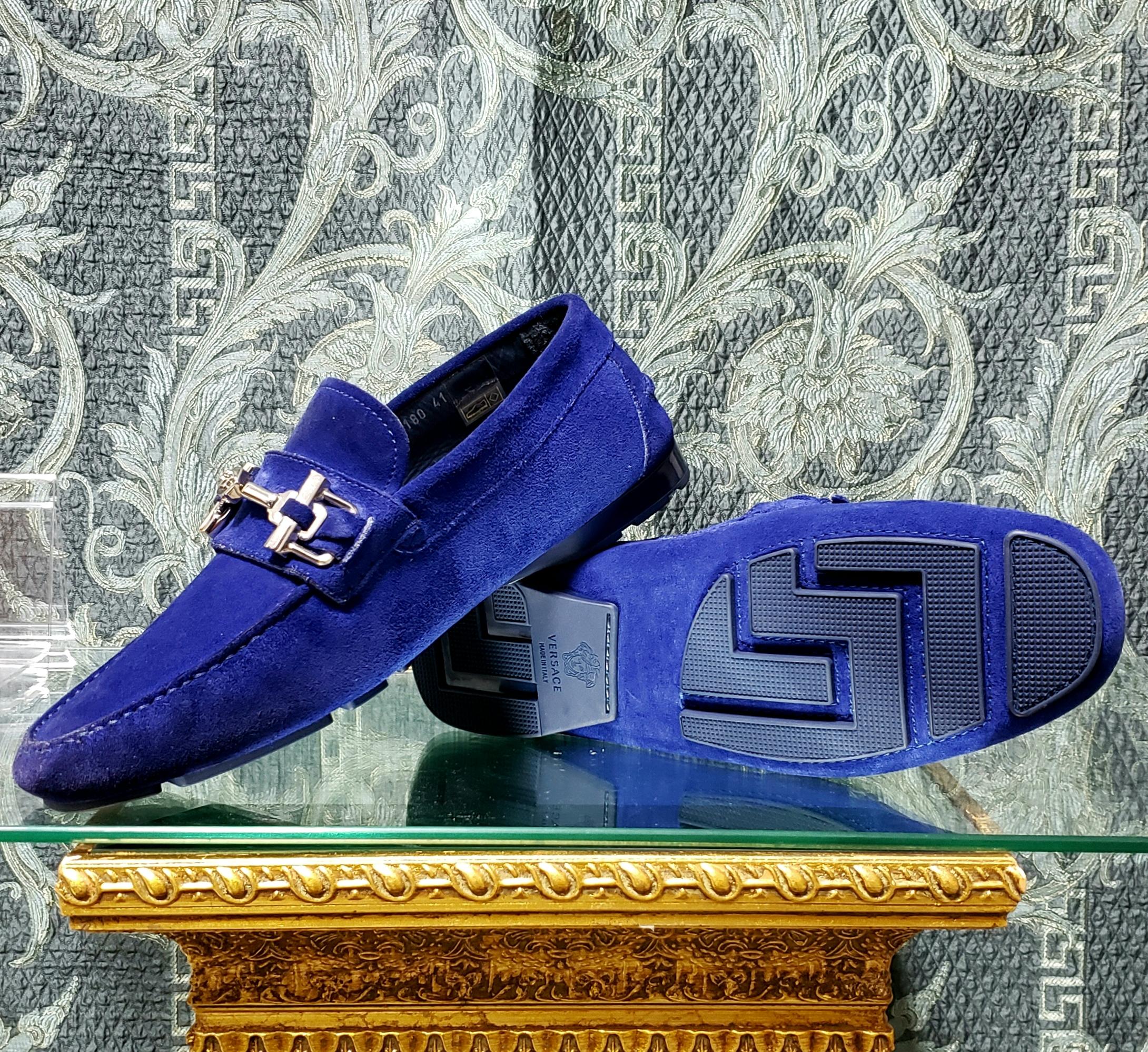 VERSACE

City Shoe


Both casual and chic
      
Rubber sole loafers


Signature MEDUSA hardware



Content: 100% Suede leather 

Lining: 100% leather


Made in Italy


      Italian Size is 41 - US 8
 insole: 10 1/4