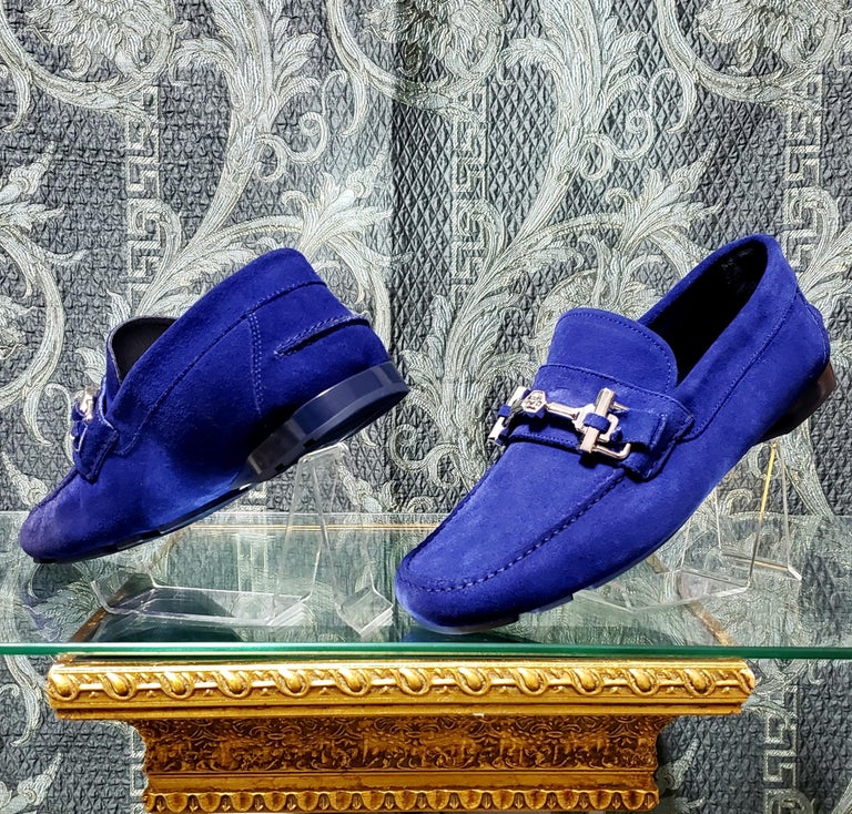 Versace - Mocassins en daim bleu, état neuf, 41 - 8 En vente sur 1stDibs