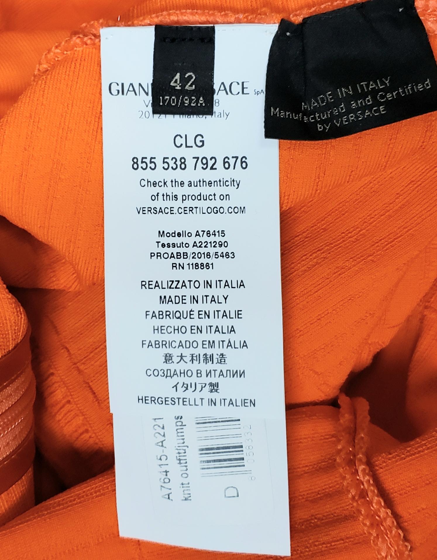 NEW VERSACE BODYCON STRETCH KNIT DRESS in ORANGE mit ausgeschnittenen SCHULTERN 42 - 6 im Angebot 5