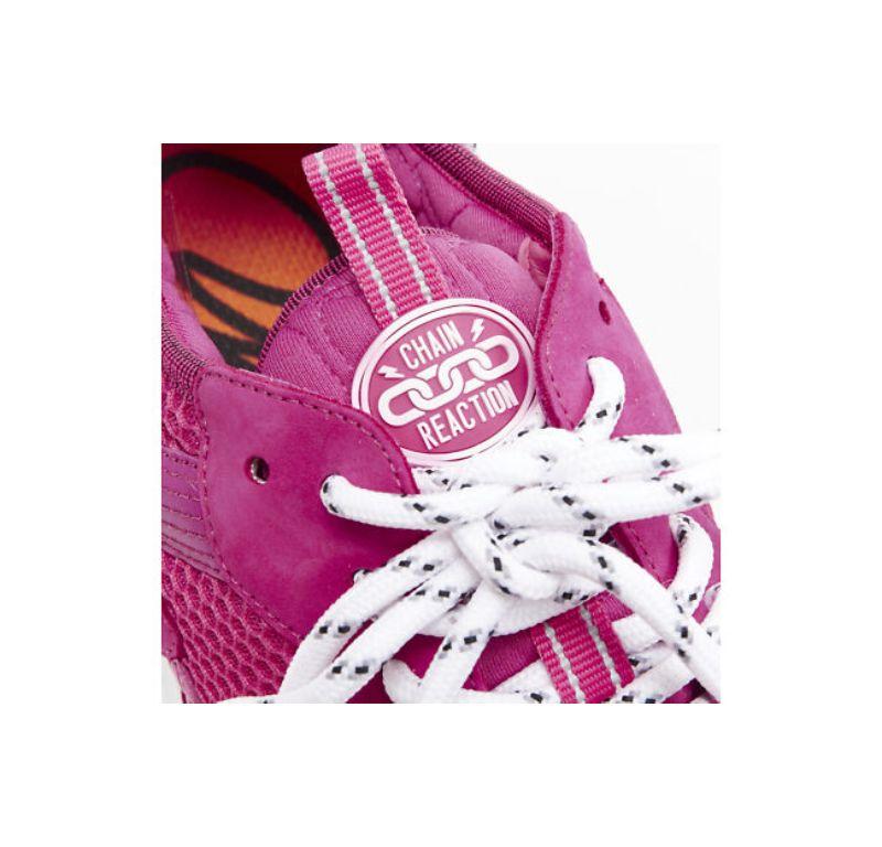 Versace - Écharpe montante en daim rose « Blowzy all » avec chaînes, état neuf, EU41.5 en vente 6