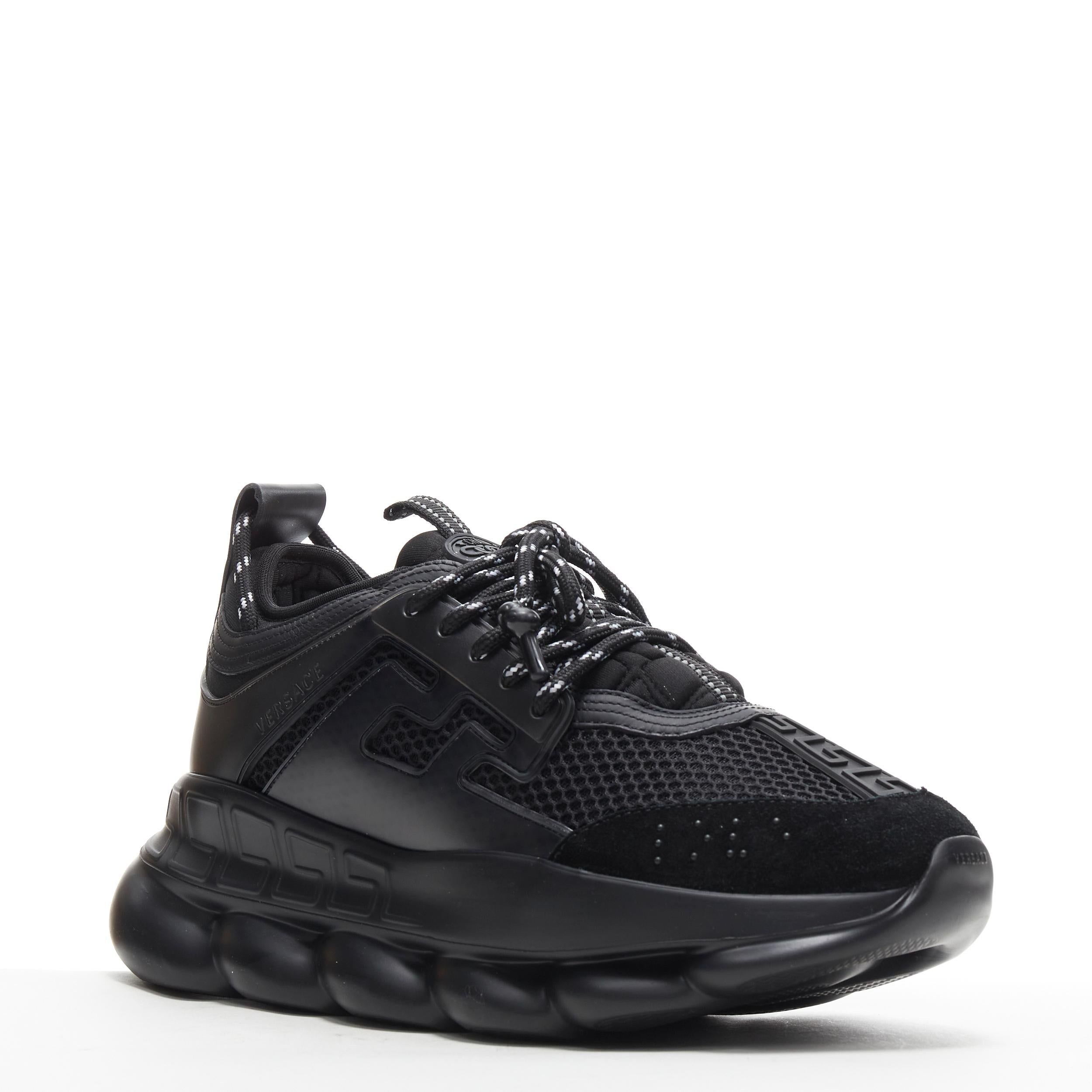 new VERSACE Chain Reaction Triple Black Nero low chunky sole sneaker EU40 US7 Reference: TGAS/B00776 
Brand: Versace 
Designer: Salehe Bembury 
Model: Chain Reaction Triple Black 
Material: Leather 
Color: Black 
Pattern: Solid 
Closure: Lace up