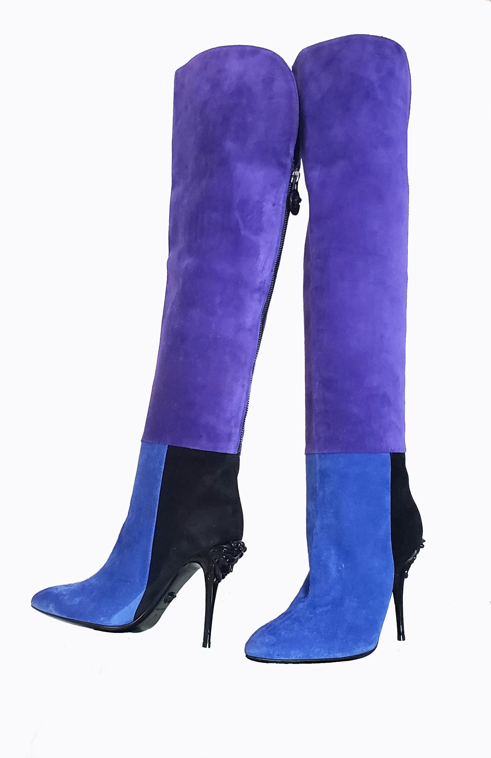 VERSACE BOOTS

These Palazzo color block knee high suede boots are a quintessential style for the modern woman.

Soft suede
Medusa embellished Stiletto heel
Content: 100% leather

Made in Italy

IT Size 37 - US 7
Heel height 4