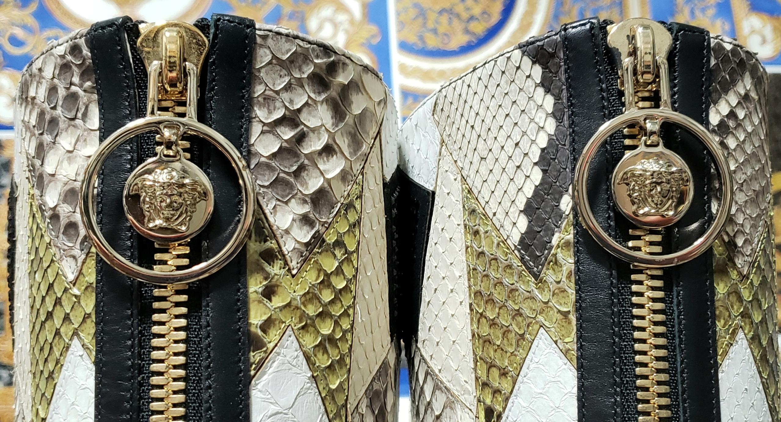 Versace - Bottes gladiateur en python ornées de cristaux avec bout ouvert, taille 37, état neuf en vente 9