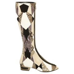 VERSACE Gladiator-Stiefel aus Kristall mit Kristallverzierung aus Python mit offenem Zehenbereich 37