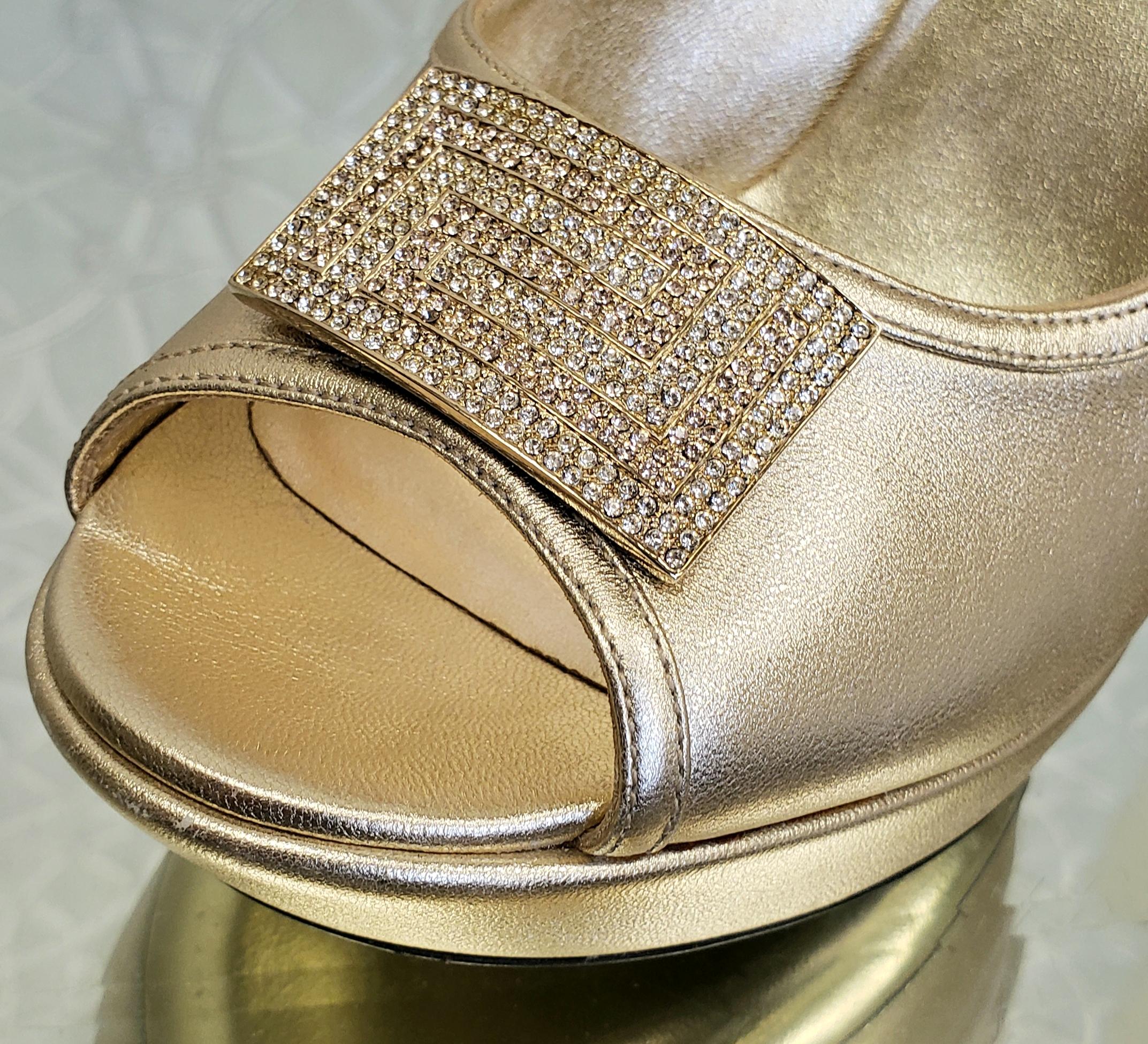 New VERSACE CRYSTAL GREEK KEY GOLD LEATHER PLATFORM SHOES 38.5 - 8.5; 41 - 11 In New Condition For Sale In Montgomery, TX