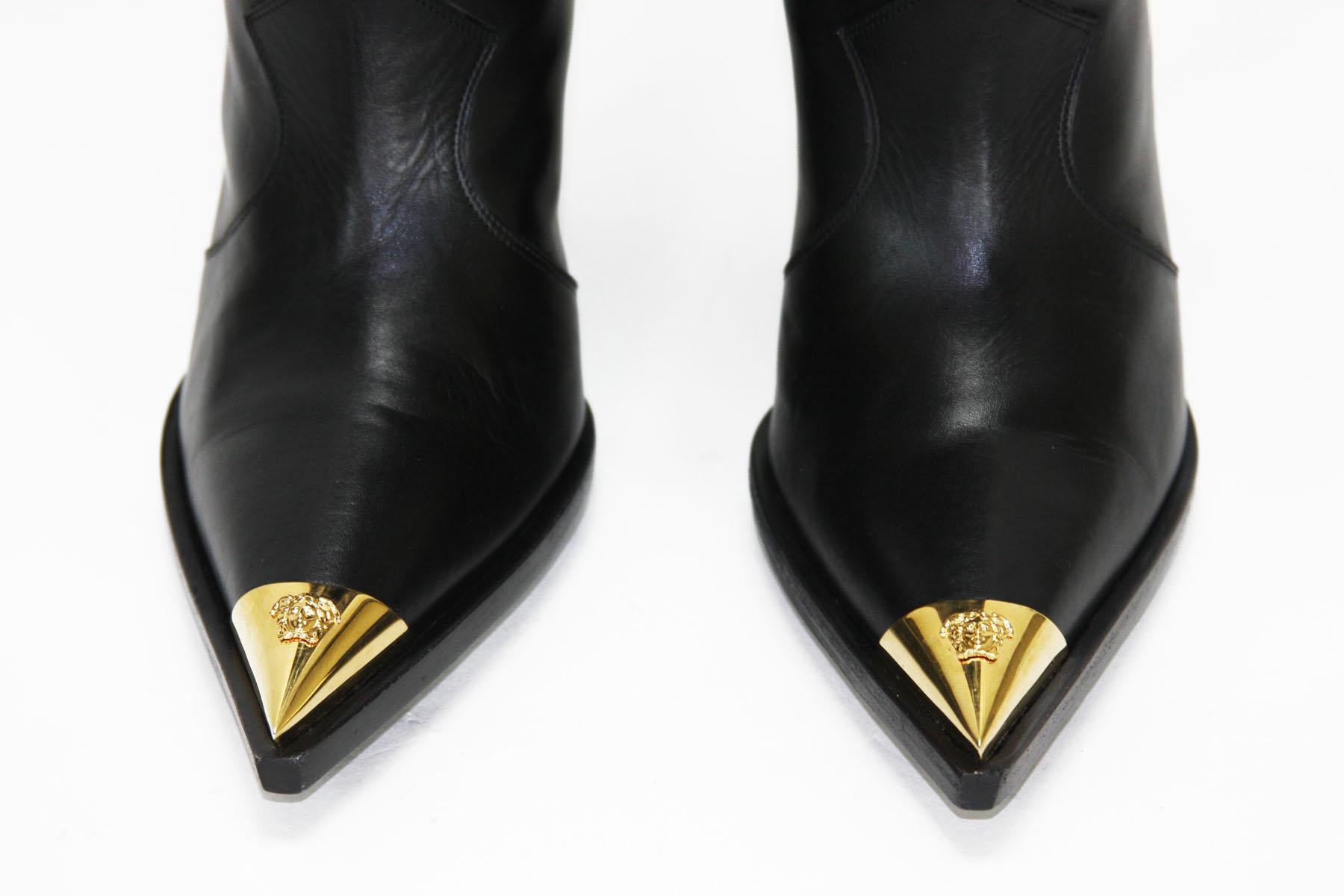 New Versace F/W 2019 V-Western Over-the-Knee Black Leather Medusa Metal Toe 40 1