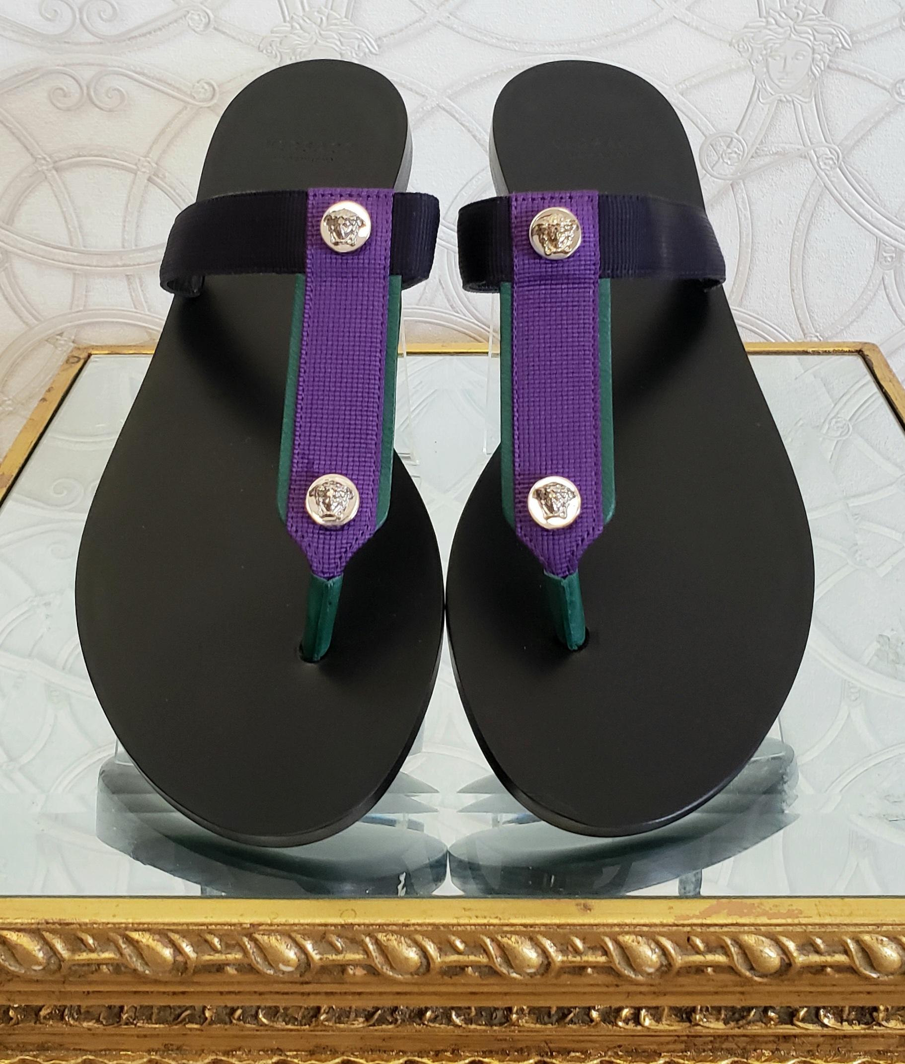 VERSACE 

Violet/green/black sandals with Silver-tone Medusa studs


Content: leather, fabric

Black sole

Color: navy blue, violet and green 

T Size 36.5 - US 6 1/2

insole: 9 5/8