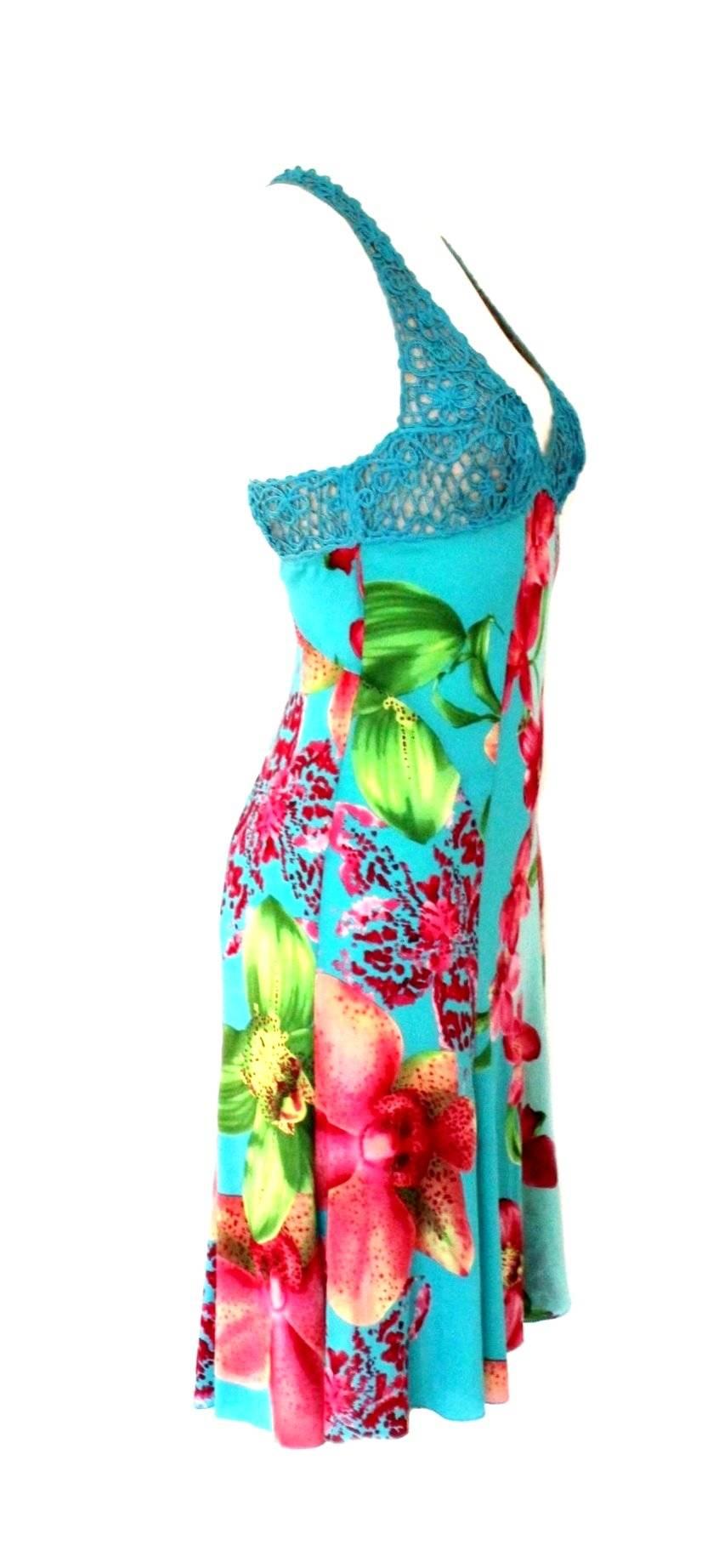     Versace Silk & Macrame dress
Impossible to find!
    Beautiful floral printed silk
    Stunning macrame top, lined with nude tulle silk
    Neckholder top with T-detail on back
    Dry Clean only
    Made in Italy
    RRP 5490$ plus taxes
Size