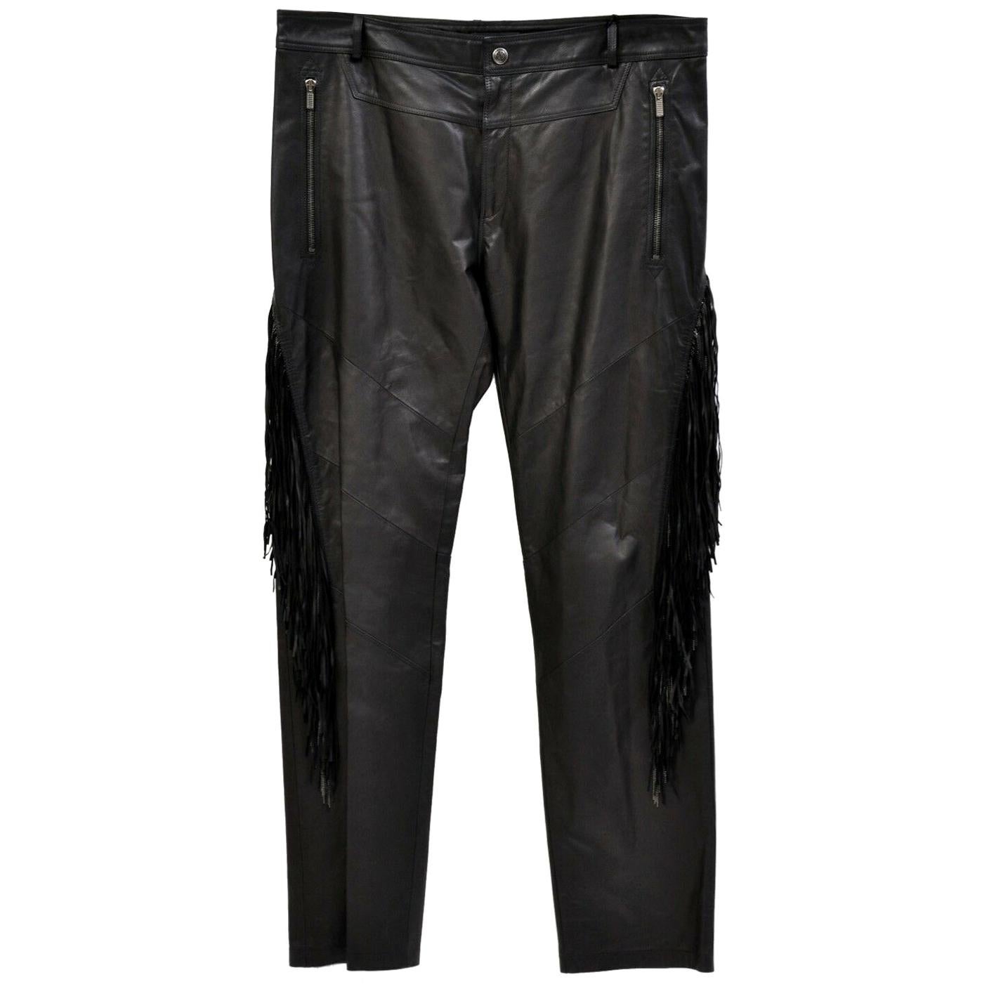 VERSACE RUNWAY PANTS
100% Leather
Finished with leather and metal fringe

Made in Italy

IT size 52 - US 42 - XL
Waist 36