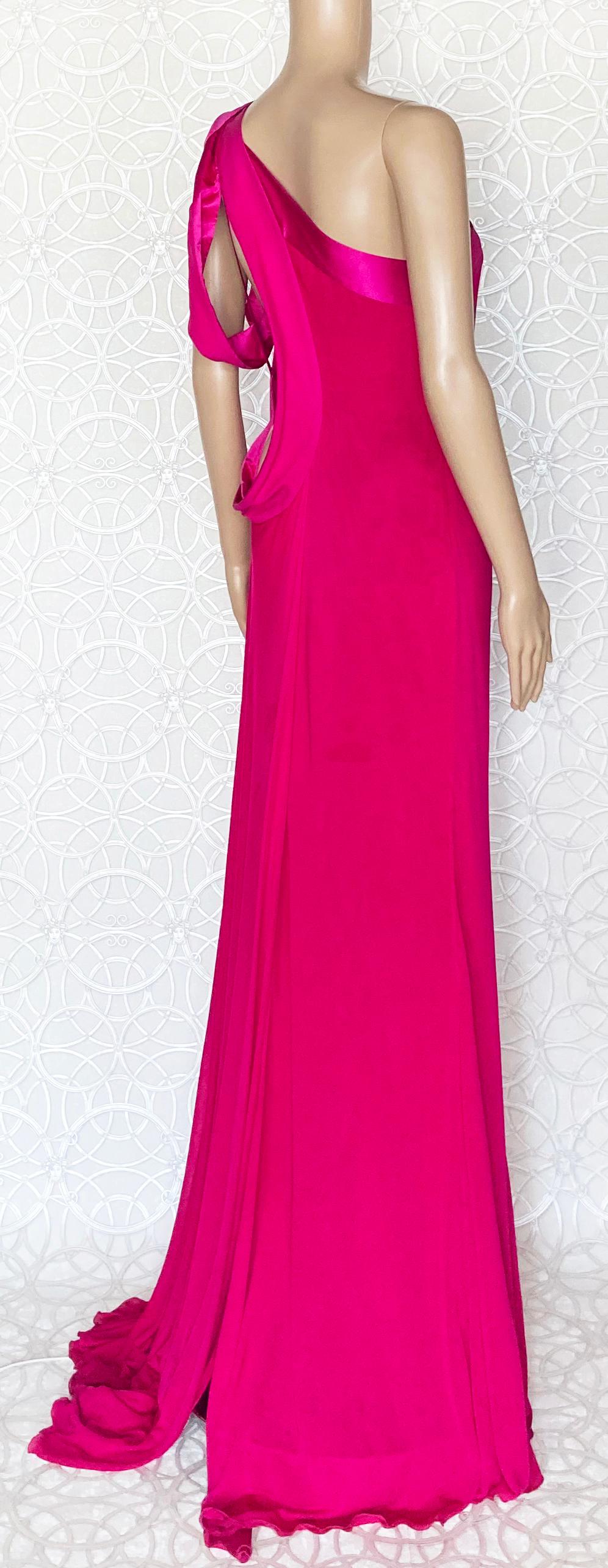 NEW VERSACE FUCHSIA SILK ONE SHOULDER OPEN BACK Gown 44 - 8 For Sale 2