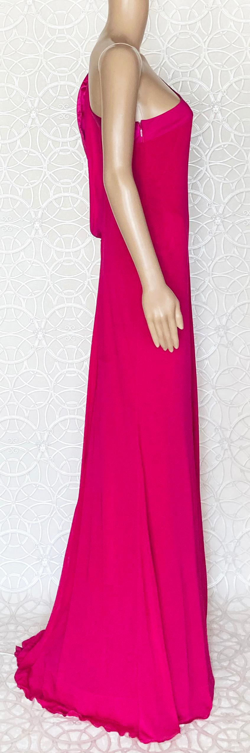 NEW VERSACE FUCHSIA SILK ONE SHOULDER OPEN BACK Gown 44 - 8 For Sale 3