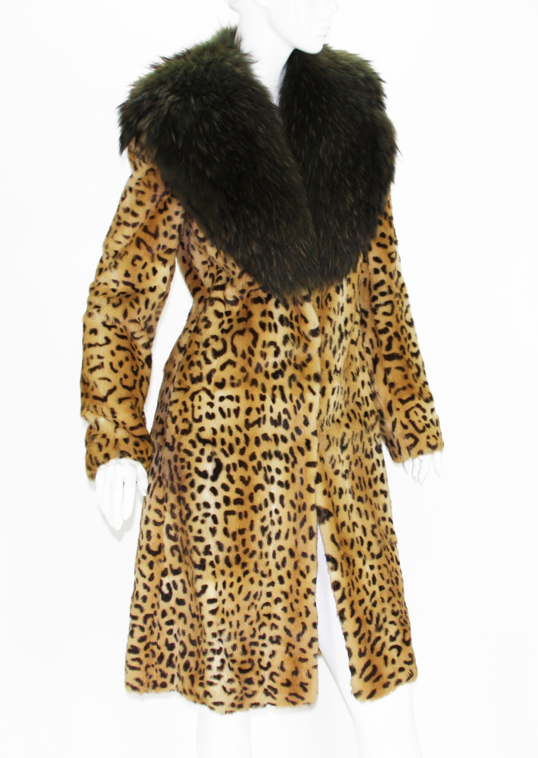 New Versace Real Mink Leopard Print Coat
Designer size - 38 ( pls. check measurements)
100% Real Mink, Oversize Raccoon Fur Collar, 100% Silk Lining, Two Side Pockets, One Inner Pocket, Hook and Eye Closure, Light Weight.
Measurements: Length - 40