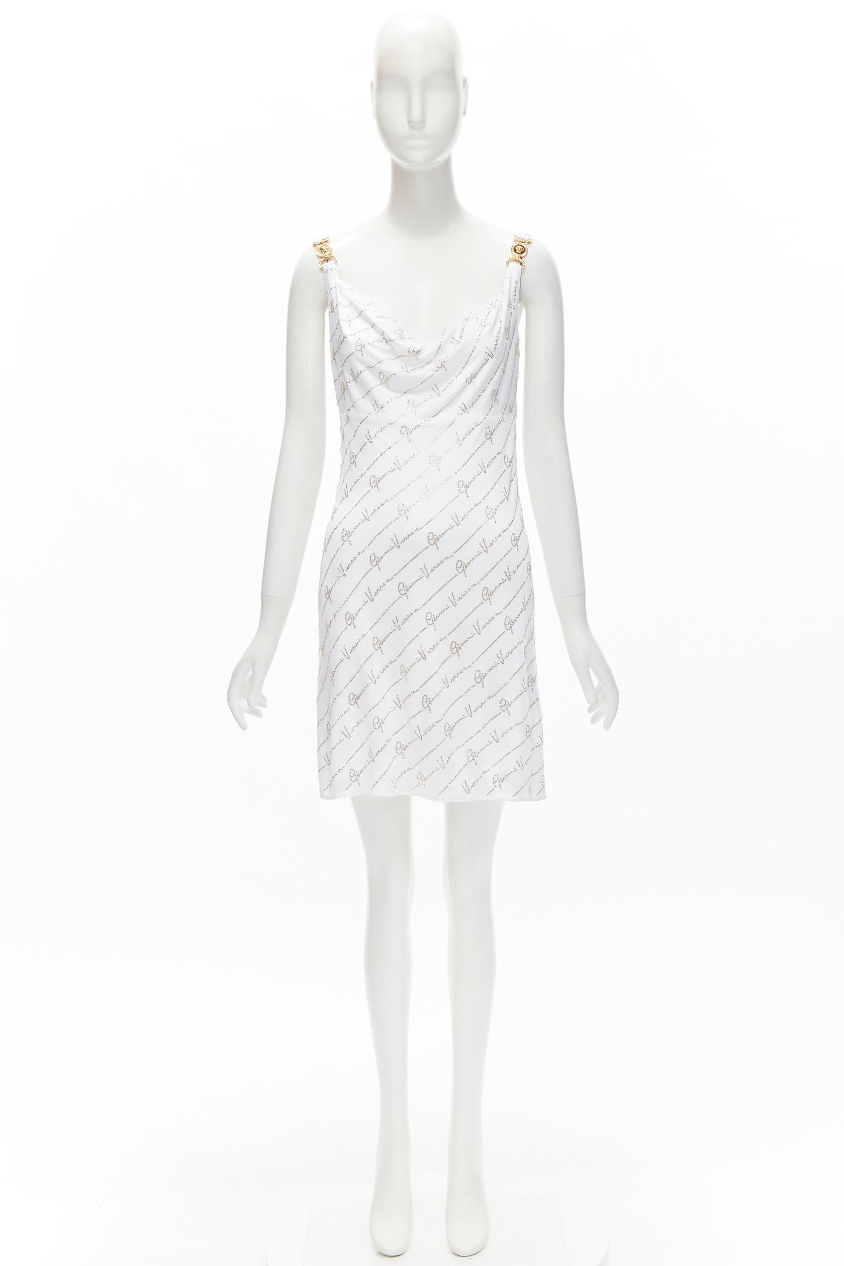Versace - Robe Medusa incrustée de cristaux blancs incrustés, signature Gianni, taille IT 44 L, état neuf en vente 4