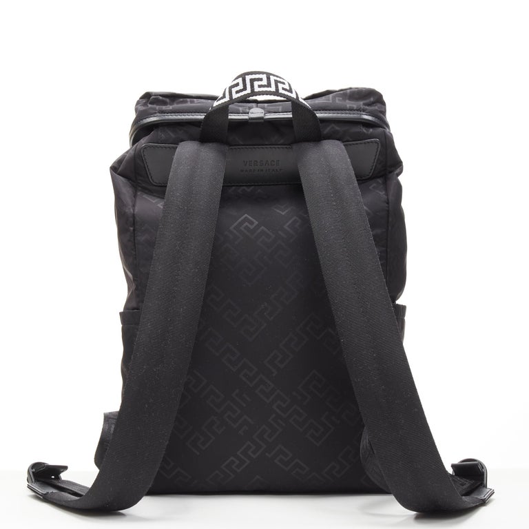 Neuer VERSACE Greca Technical Rucksack aus schwarzem Nylon mit weißer