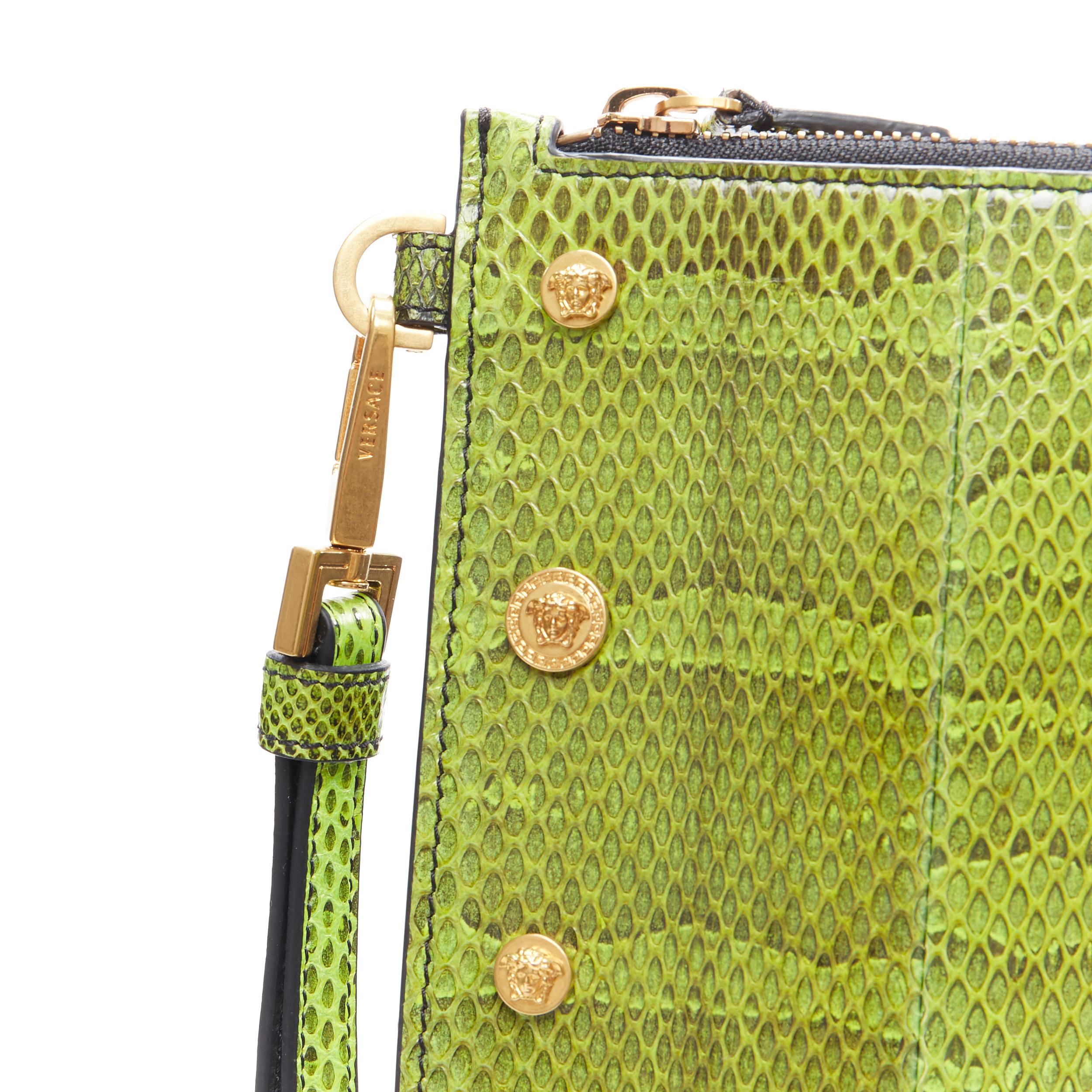 nuova pochette VERSACE verde ayers in pelle di serpente oro con borchie Medusa 1