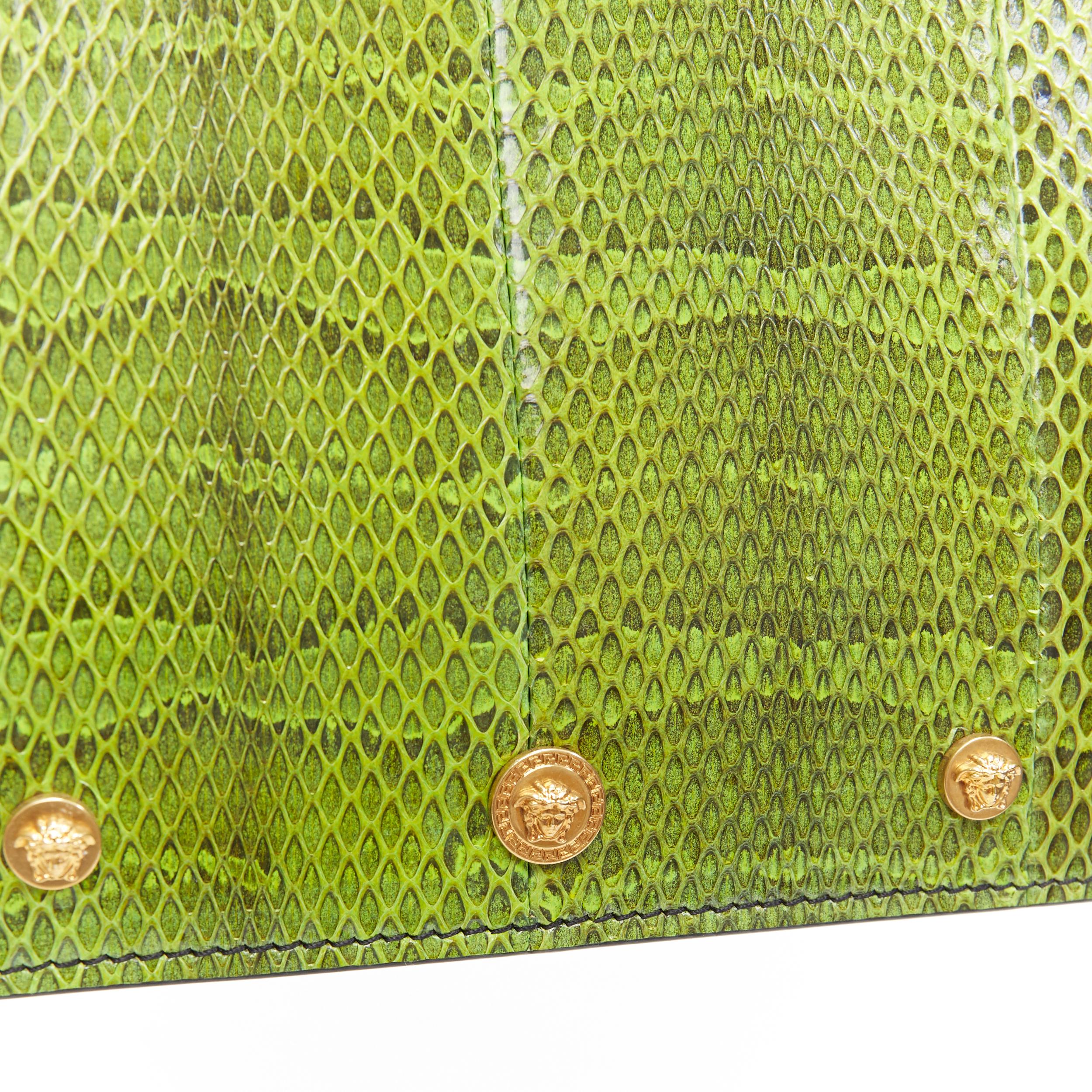 nuova pochette VERSACE verde ayers in pelle di serpente oro con borchie Medusa 2