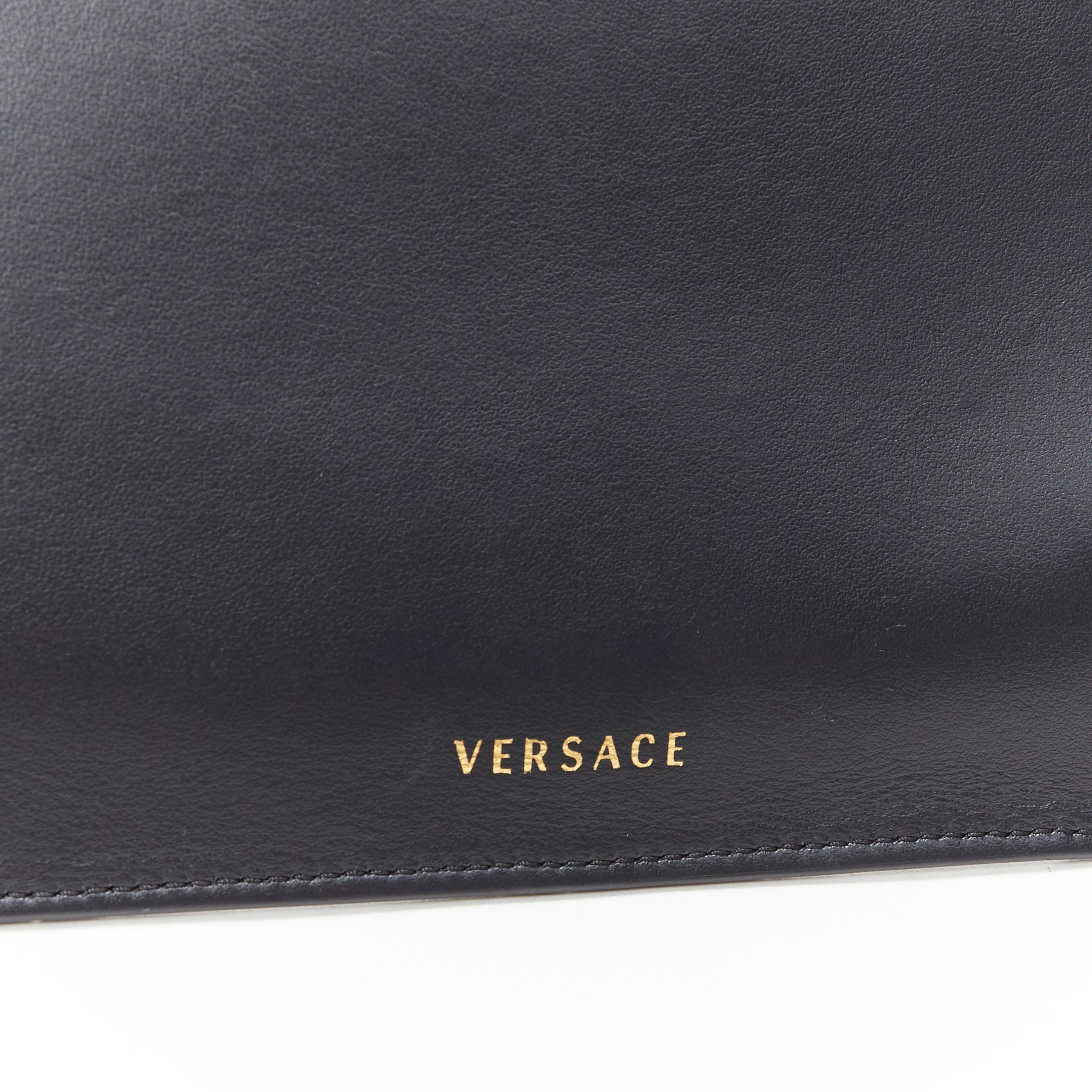 nuova pochette VERSACE verde ayers in pelle di serpente oro con borchie Medusa 4