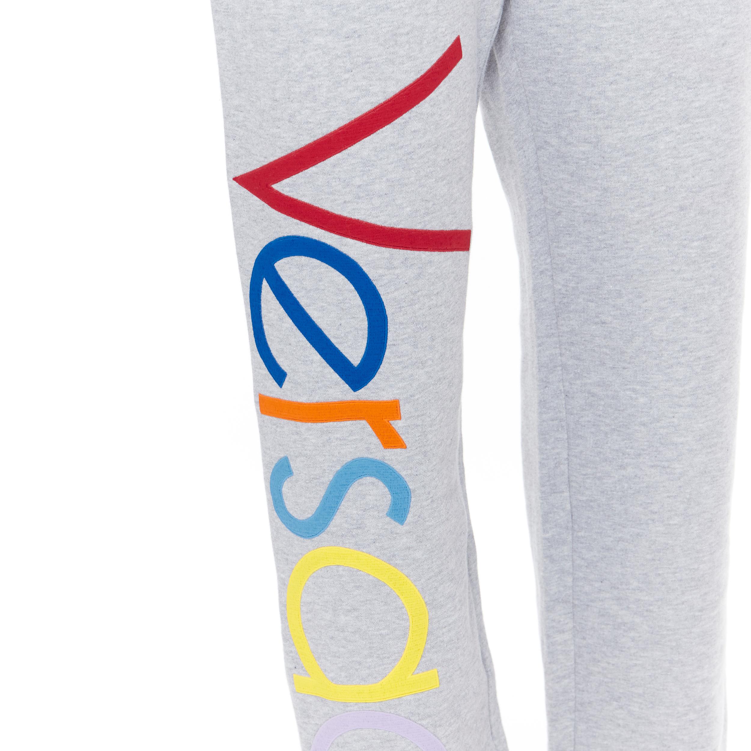 new VERSACE heather grey Vintage 90's logo embroidered jogger sweatpants XXL
Brand: Versace
Designer: Donatella Versace
Model Name / Style: Logo sweatpants
Material: Cotton
Color: Grey
Pattern: Solid
Closure: Drawstring
Extra Detail: Drawstring