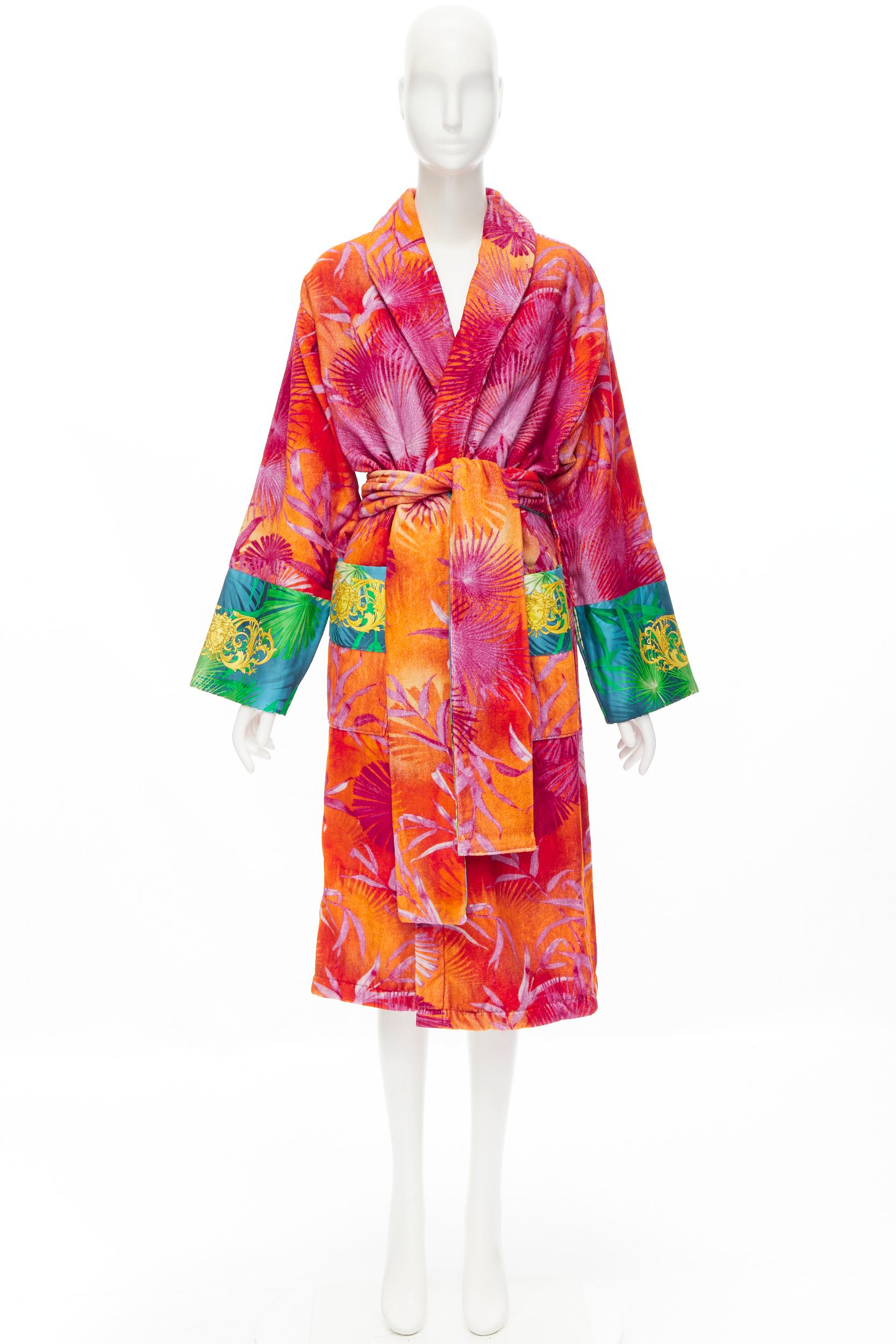 new VERSACE HOME Iconic pink Jungle print green Medusa Barocco trim robe M In New Condition In Hong Kong, NT