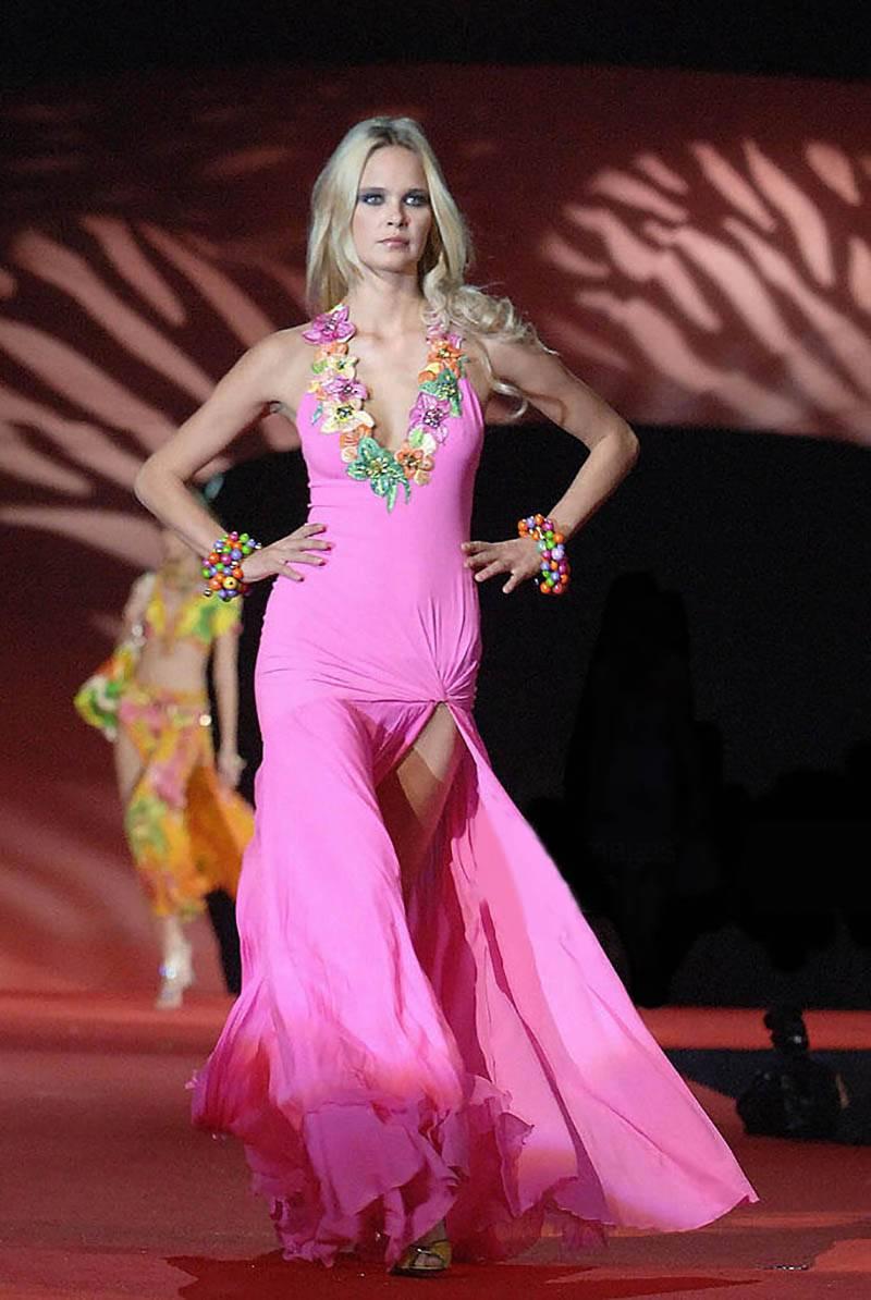 VERSACE


 Hot Pink Gown with Embroidery and Crystals.

Versace is known for its floor-skimming gowns.

Make an entrance at your next formal occasion with this sexy version of the house's iconic style.  

Content: 98% silk
1% elastane
1% polyamide