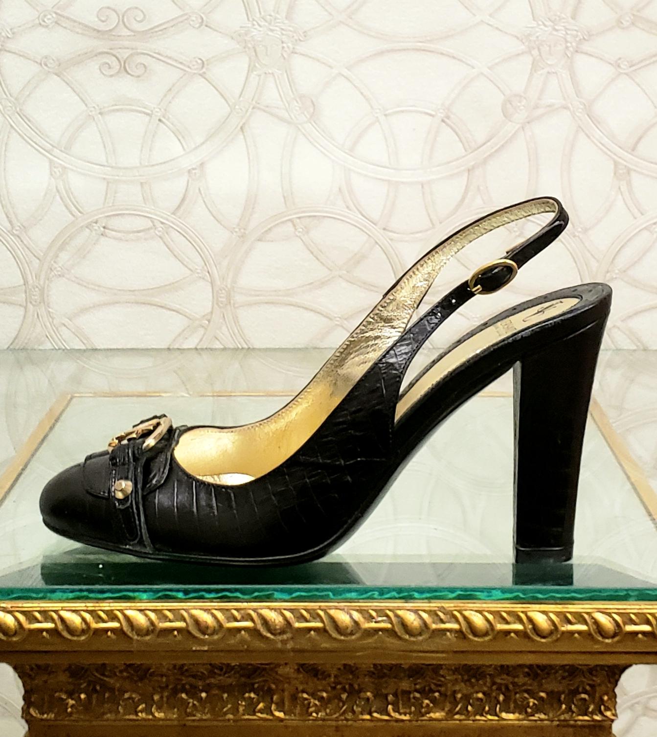 Chaussures neuves VERSACE JEANS COUTURE en cuir noir avec imprimé cachemire, taille 38,5 - 8,5 Pour femmes en vente
