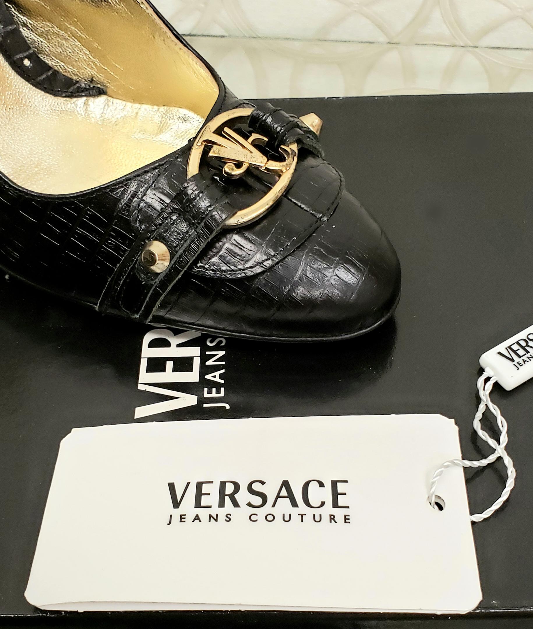 Chaussures neuves VERSACE JEANS COUTURE en cuir noir avec imprimé cachemire, taille 38,5 - 8,5 en vente 1