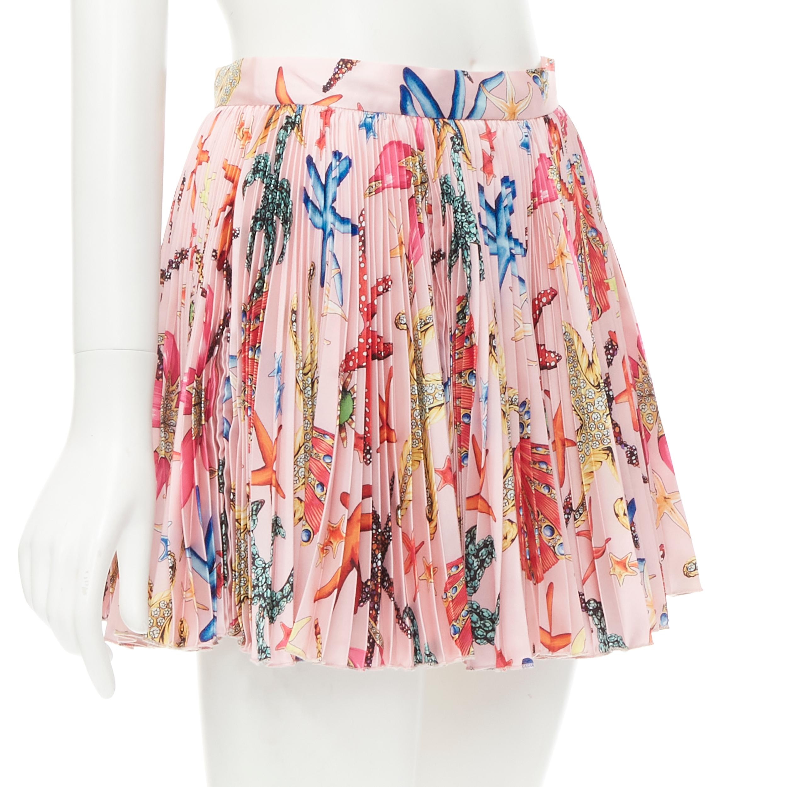 new VERSACE Kids Tresor De La Mer pink pleated mini skirt 12A XS 
Reference: TGAS/C01053 
Brand: Versace 
Collection: Tresor De La Mer 
Color: Pink 
Pattern: Abstract 
Extra Detail: For 12 years old- fits women's XS 
Made in: Italy 

CONDITION: