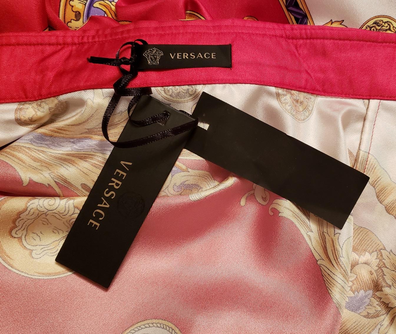 NEW VERSACE LUNAR NEW YEAR LIMITED EDITION SILK SHIRT Size 50 - L In Excellent Condition In Montgomery, TX