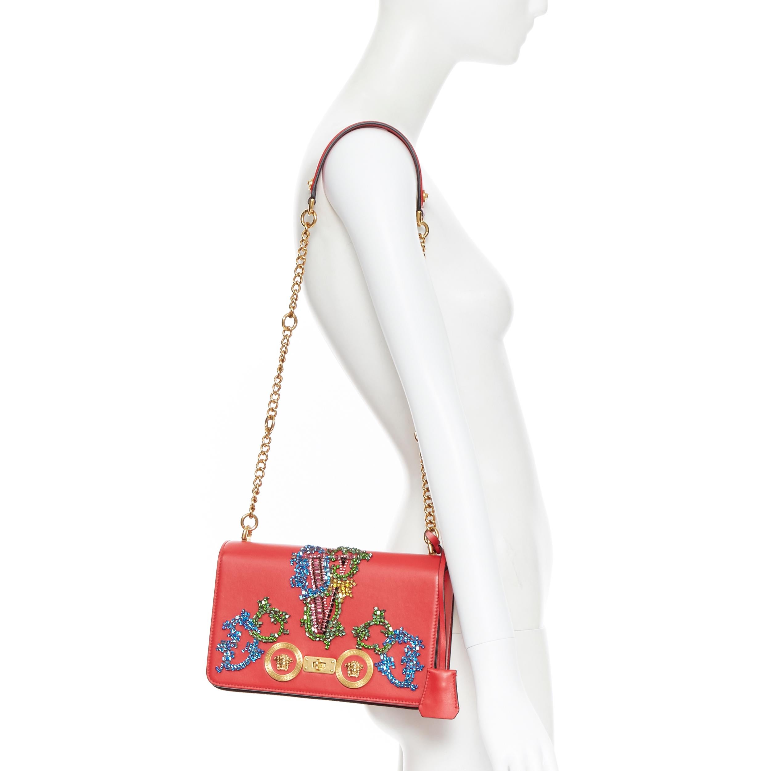 new VERSACE Medium Icon red baroque Virtus V crystal embellished Medusa bag
Brand: Versace
Designer: Donatella Versace
Collection: 2019
Model Name / Style: Medium Icon
Material: Leather
Color: Red
Pattern: Abstract
Closure: Turnlock
Lining material: