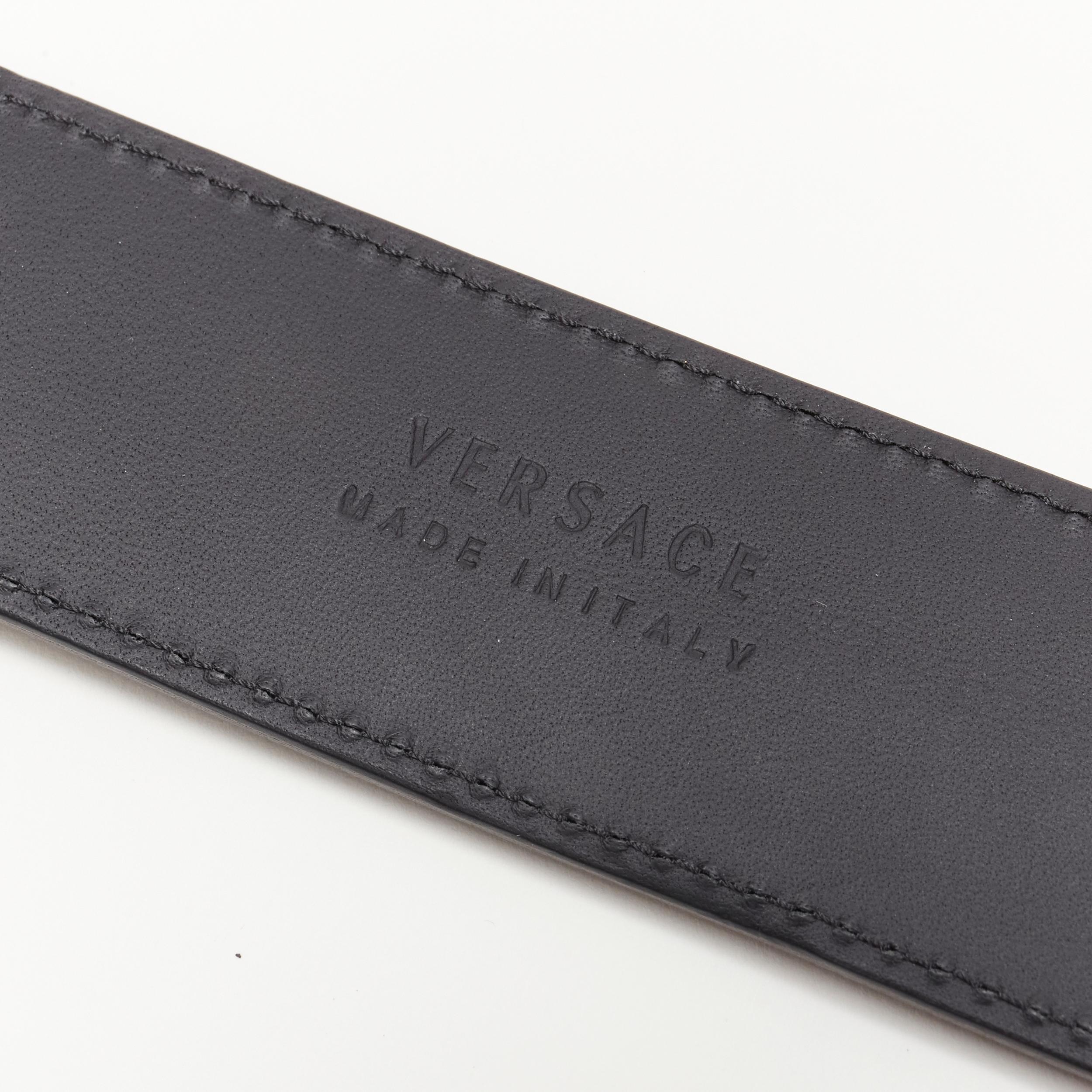 Versace, ceinture noire Medusa Biggie à boucle médaillon argentée 110 cm, 44 po. en vente 2