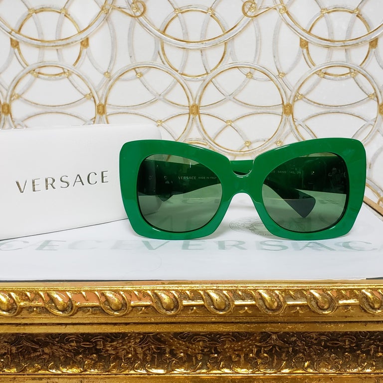 NEW VERSACE MEDUSA TEMPLE GEOMETRIC SUNGLASSES in GREEN as  display picture 2