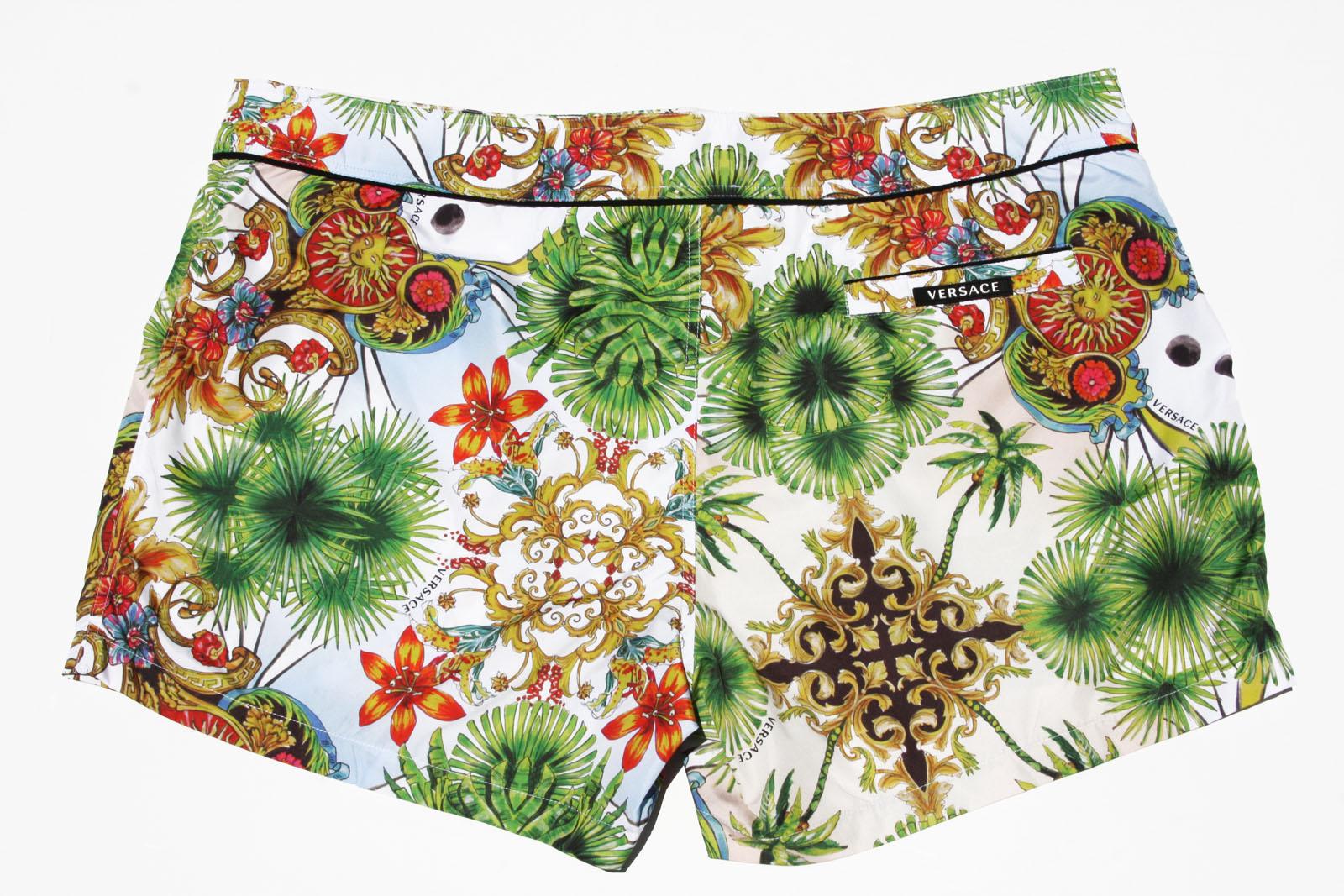 Nuevo Traje de baño Versace Hombre *Miami* Pantalones cortos de playa
Talla de diseñador 7 - Talla de cintura 38 pulgadas
Elegante bañador Versace con estampado geométrico 