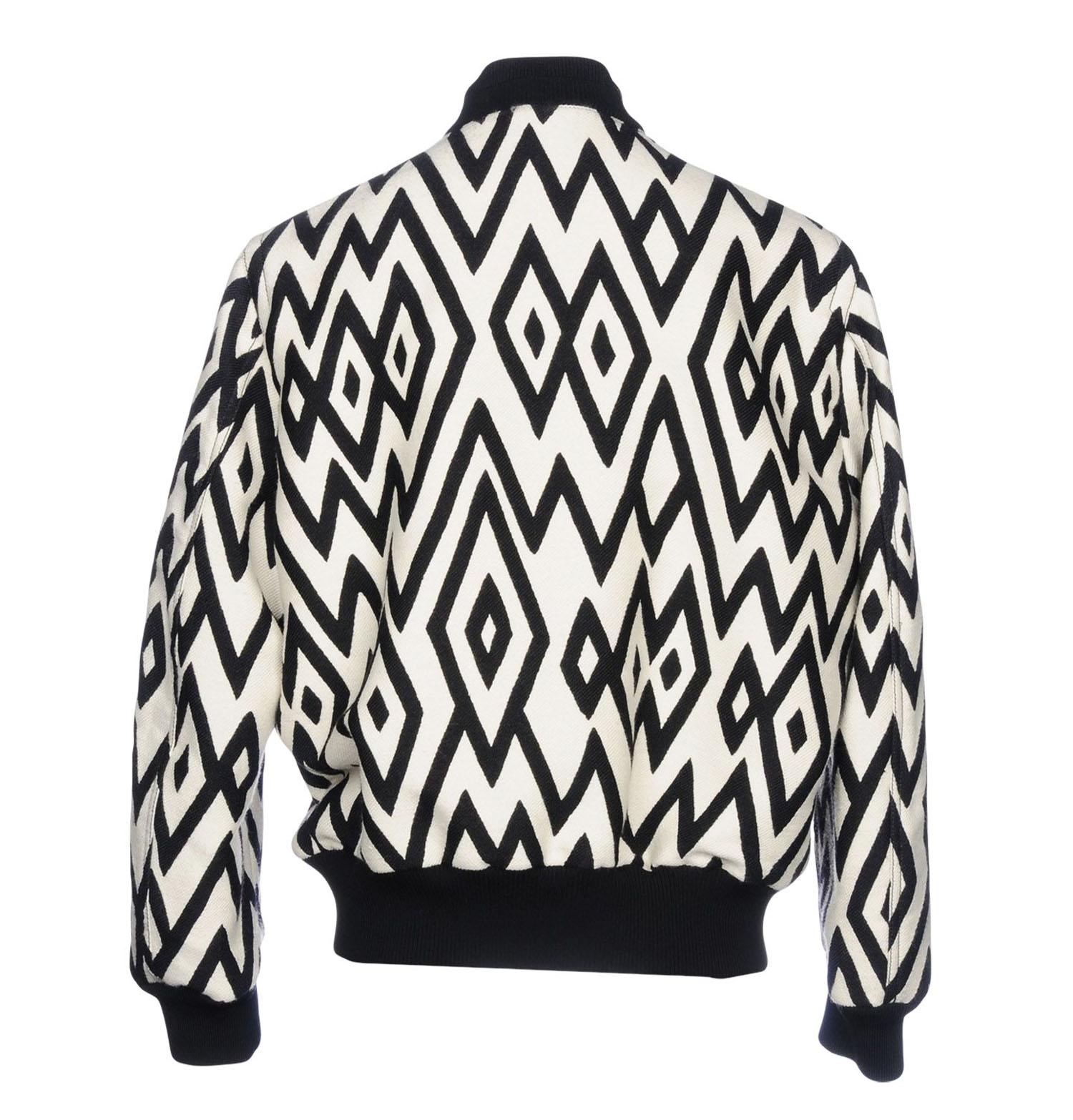 voorjaar verlamming een andere New Versace Men's Wool White Black Geometric Design Padded Bomber Jacket 52  - 42 at 1stDibs | versace black and white jacket, geometric jacket, versace  white bomber jacket