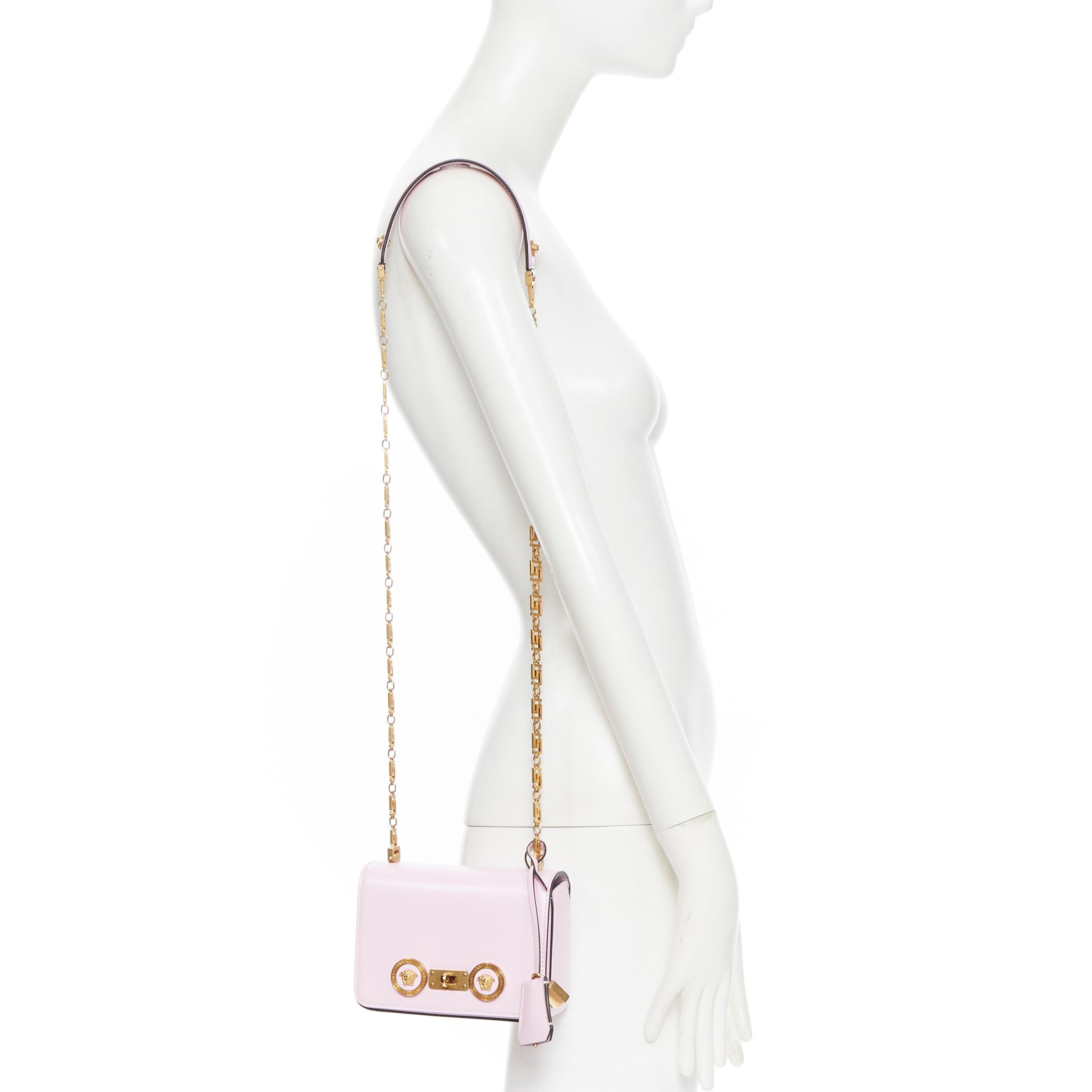 new VERSACE Mini Icon light pink dual Medusa turnlock greca chain shoulder bag
Brand: Versace
Designer: Donatella Versace
Collection: 2019
Model Name / Style: Mini Icon
Material: Leather
Color: Pink
Pattern: Solid
Closure: Turnlock
Lining material: