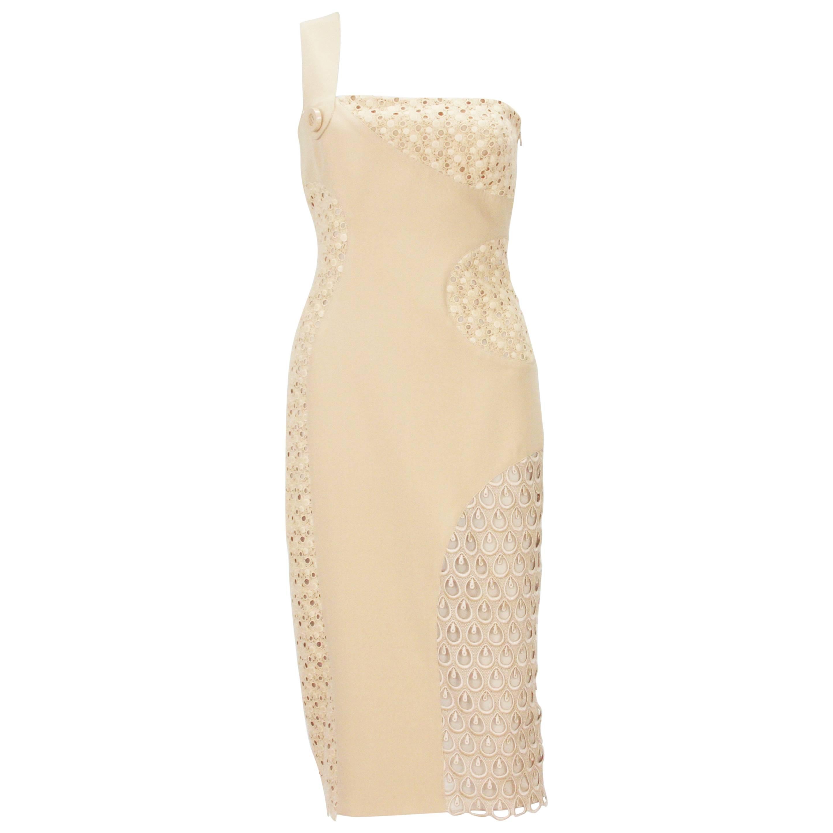 Versace - Robe asymétrique en coton et cady de soie crochetée couleur chair, état neuf, 40